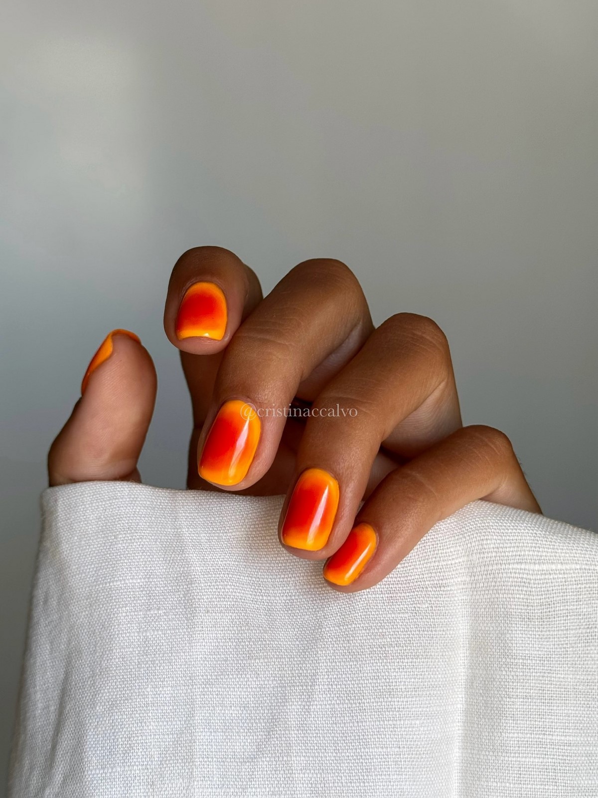 Чому манікюр з ефектом аури знову стає популярним