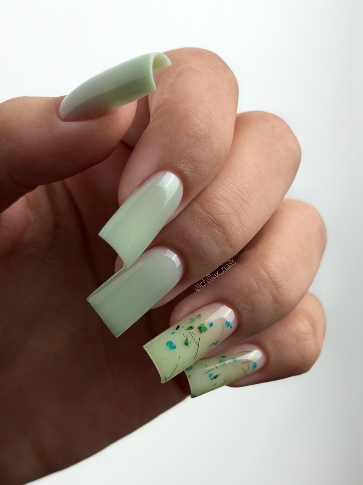 Манікюр квітня 2026: відтінок, який вже шукають усі