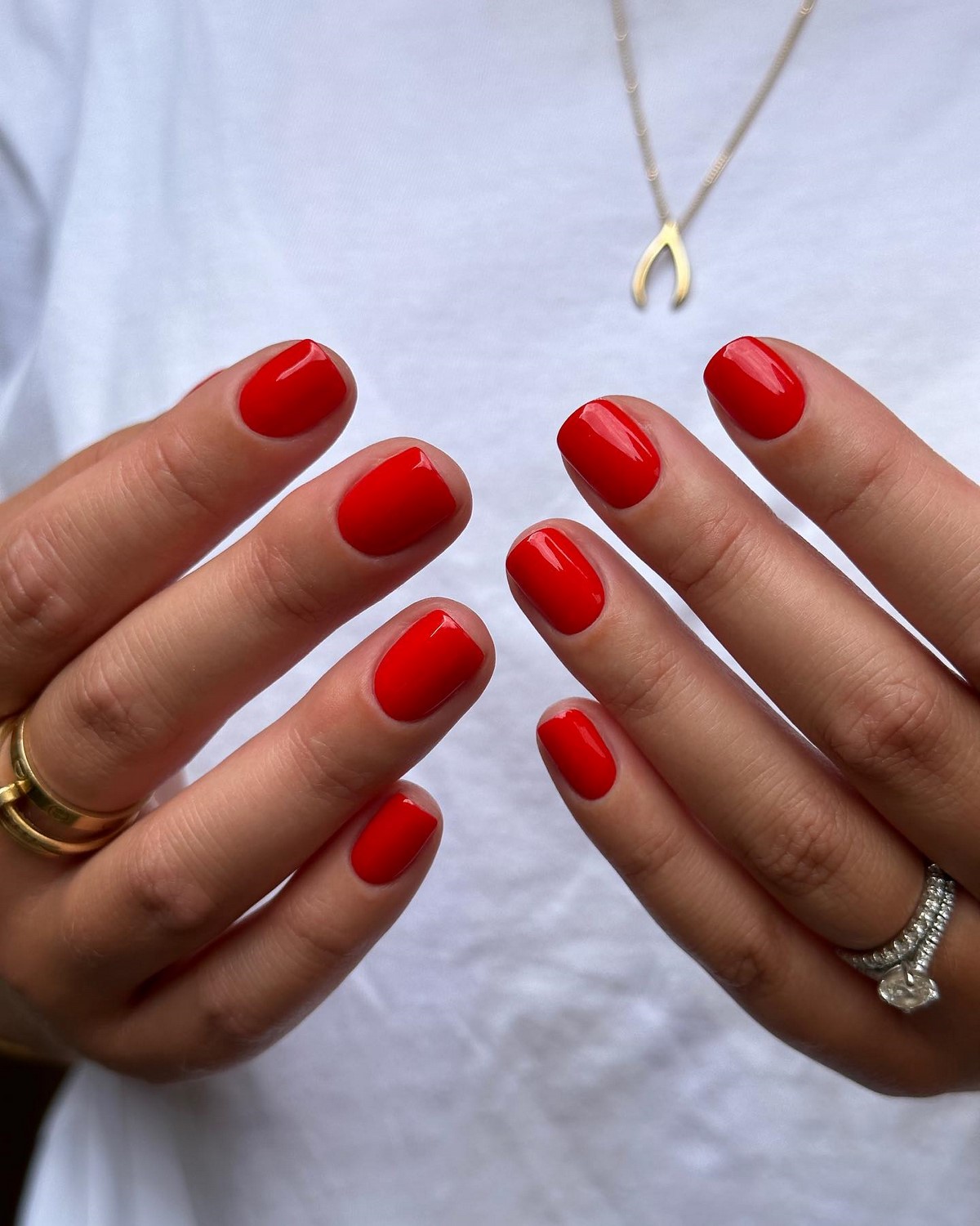 Чому червоний манікюр навесні виглядає особливо елегантно