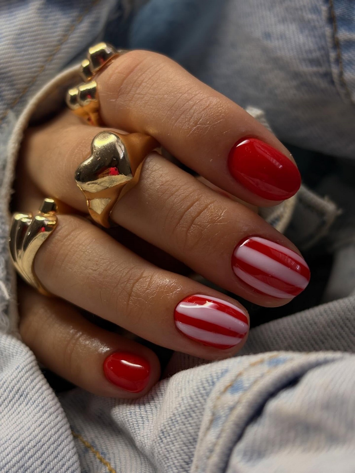 Чому червоний манікюр навесні виглядає особливо елегантно