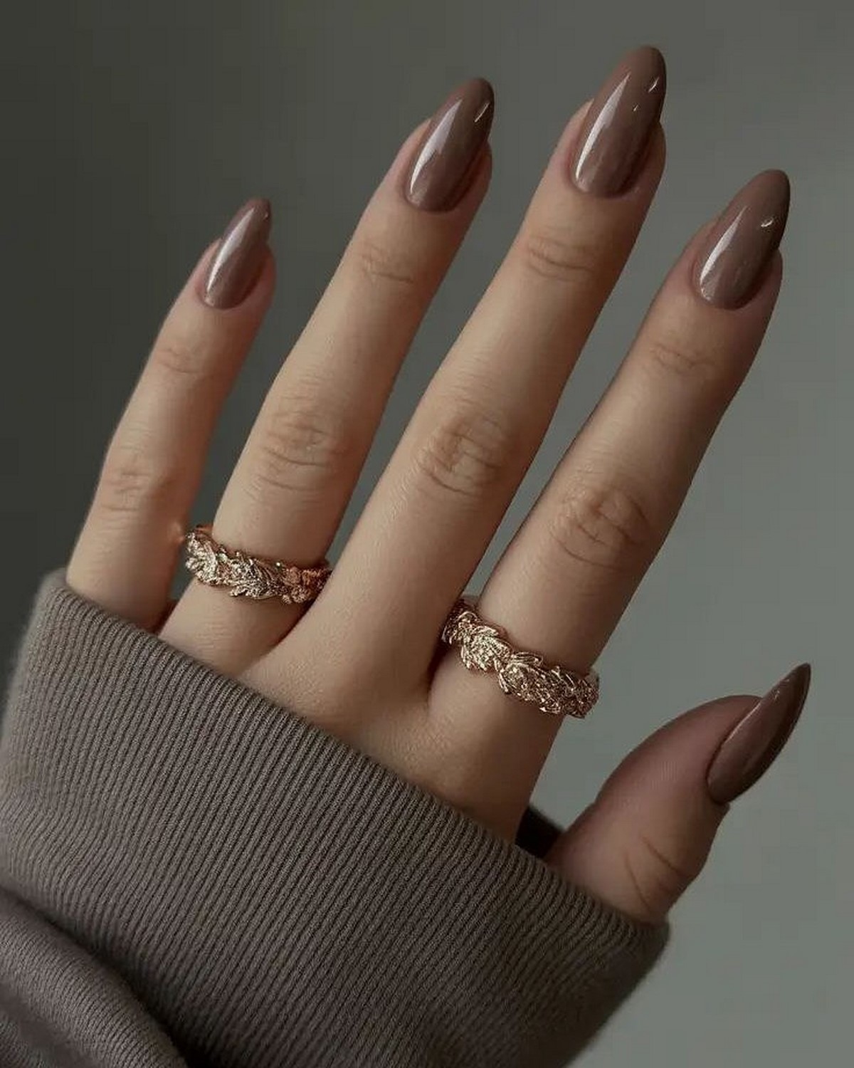 Карамельний манікюр: чому він ніжніший за бежевий