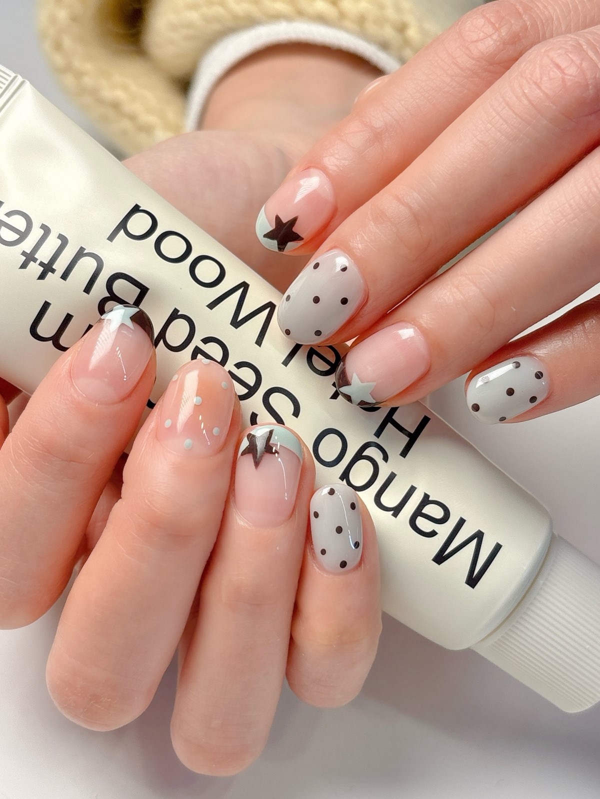 Чому кольоровий френч знову стає модним манікюром