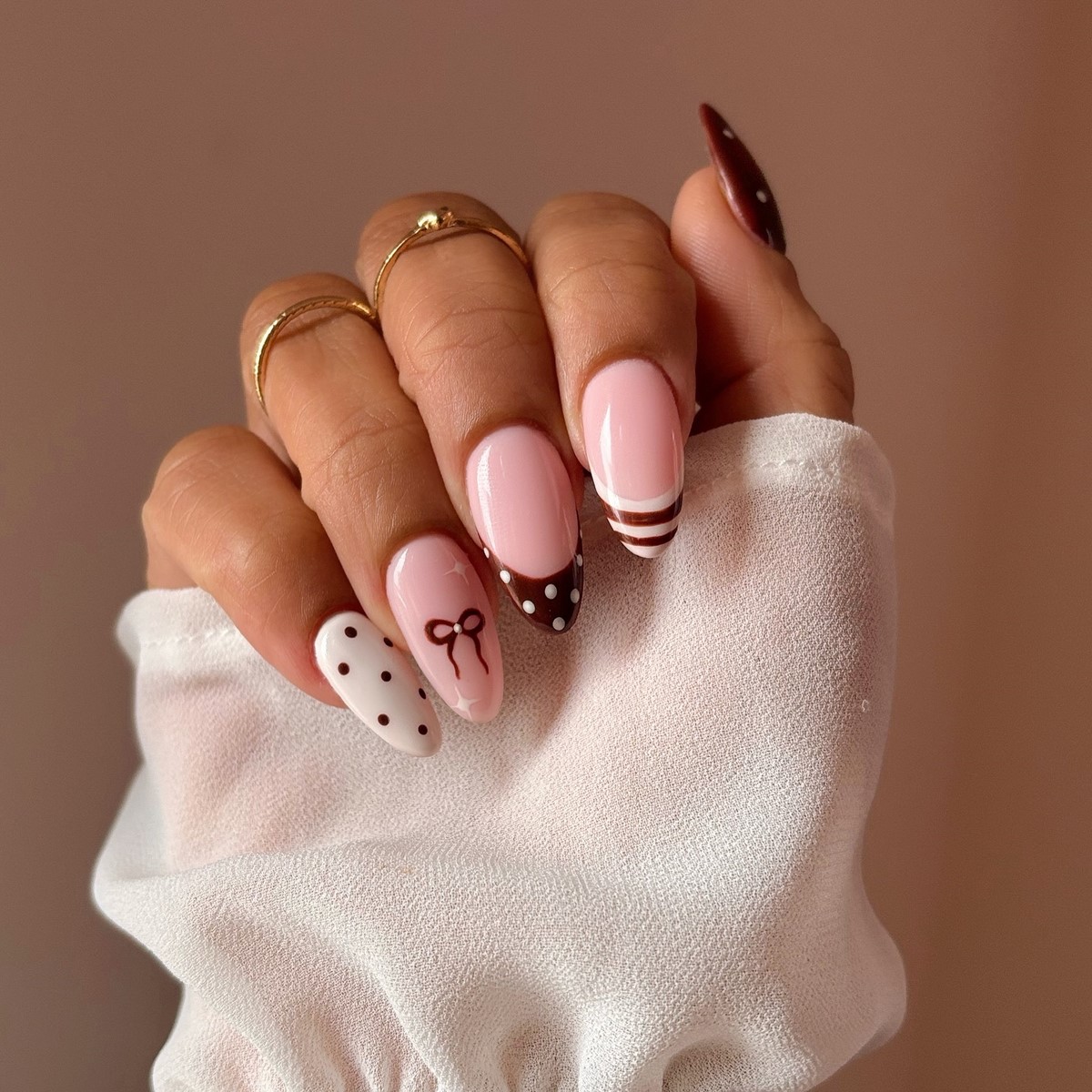 Чому кольоровий френч знову стає модним манікюром