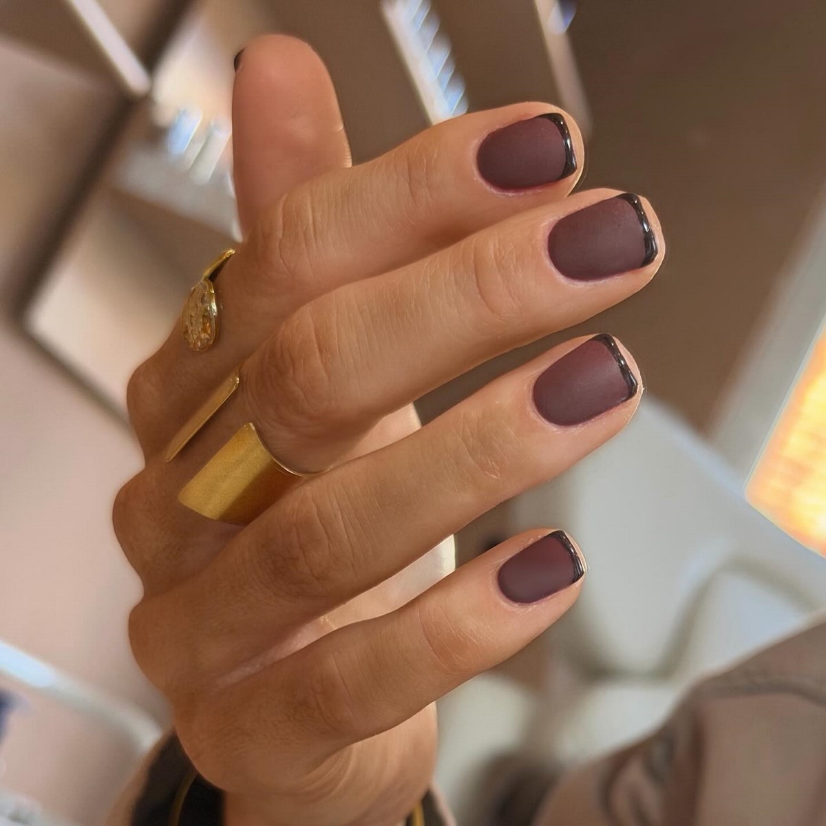 Чому кольоровий френч знову стає модним манікюром