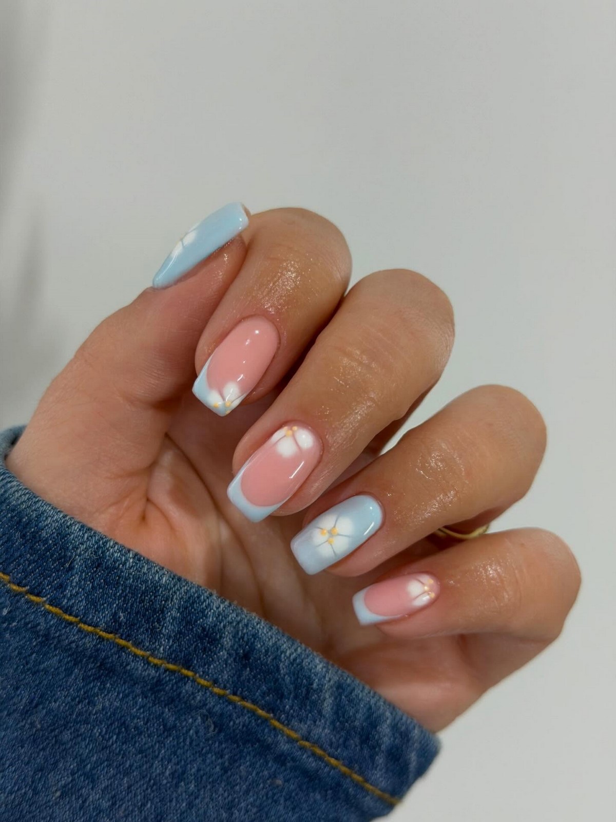 Чому кольоровий френч знову стає модним манікюром