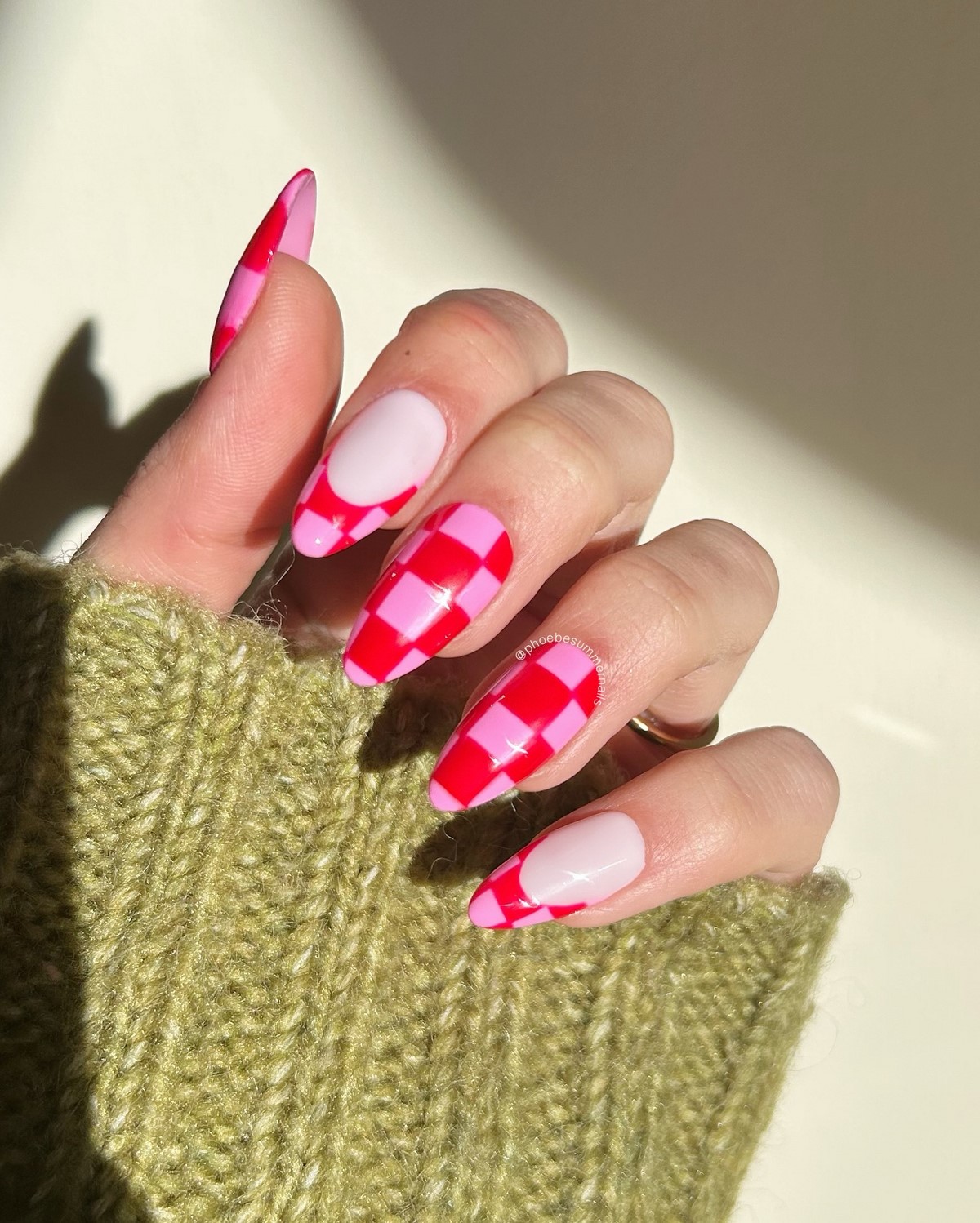 Чому кольоровий френч знову стає модним манікюром