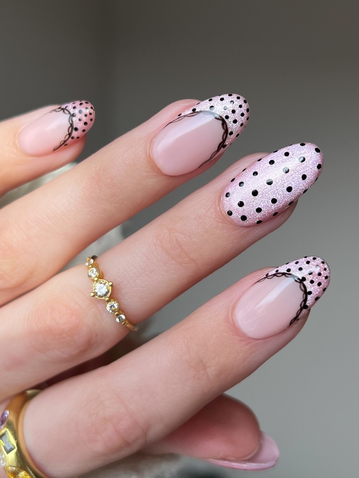 Чому кольоровий френч знову стає модним манікюром