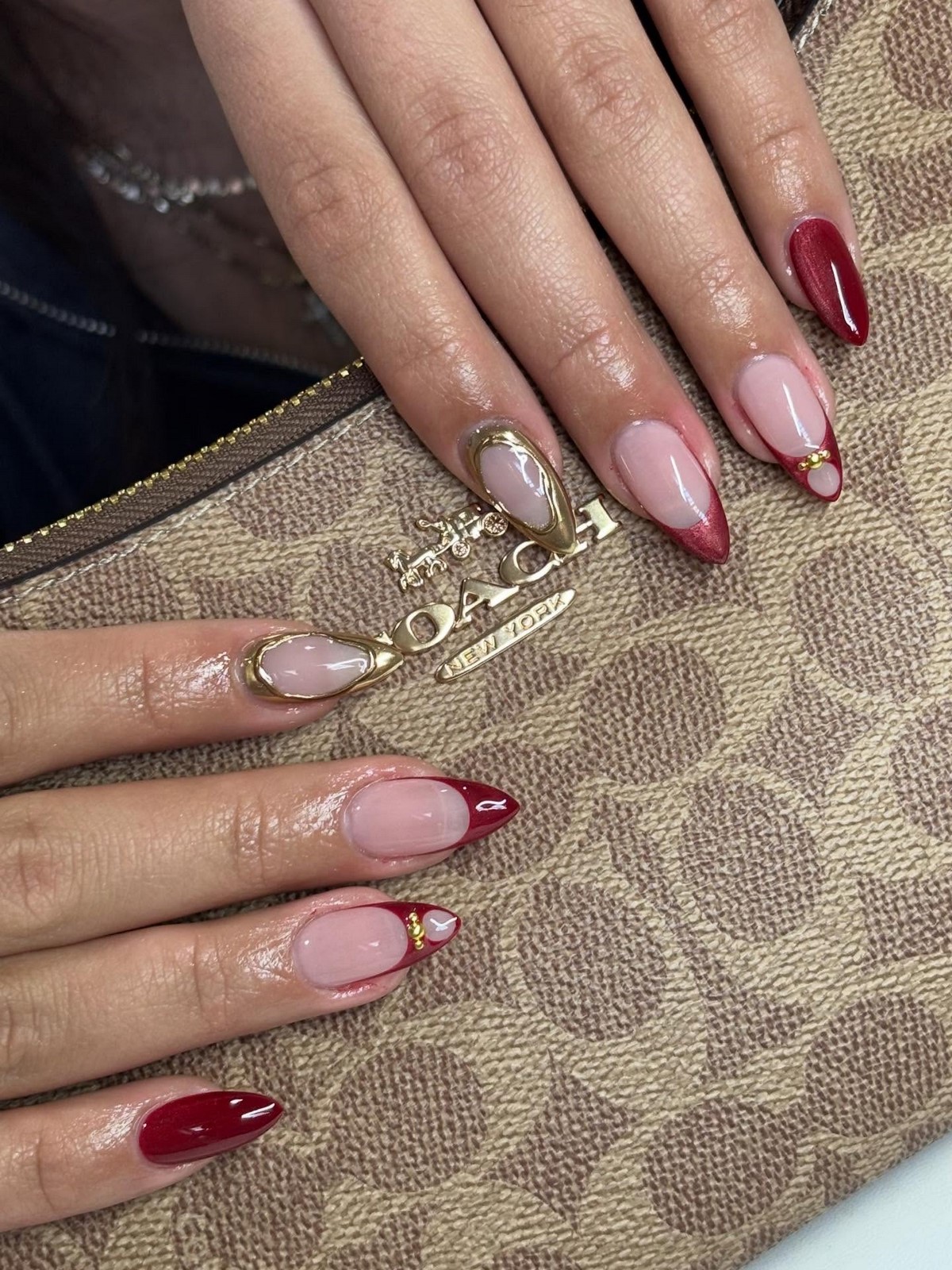 Чому кольоровий френч знову стає модним манікюром