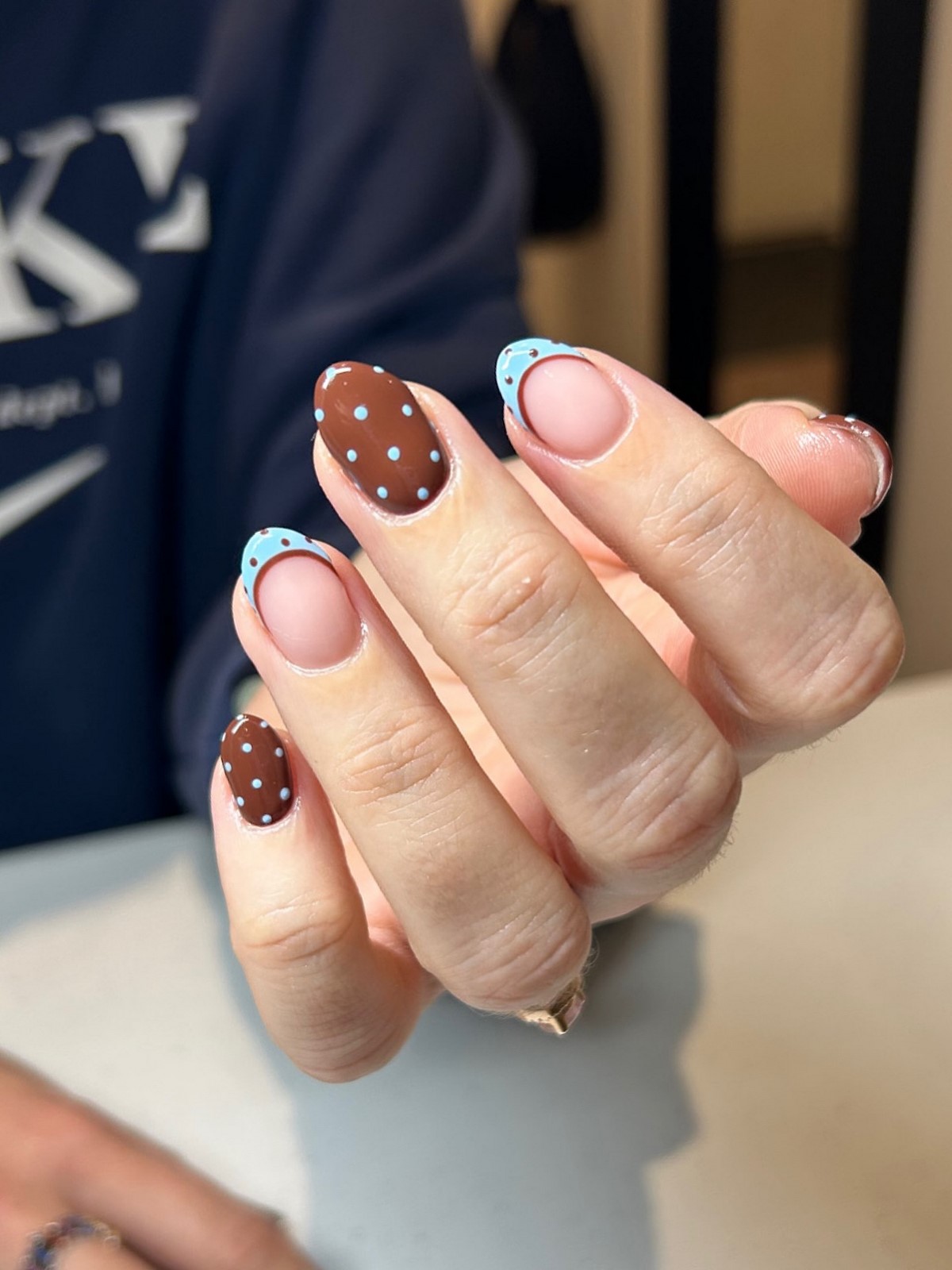 Чому кольоровий френч знову стає модним манікюром