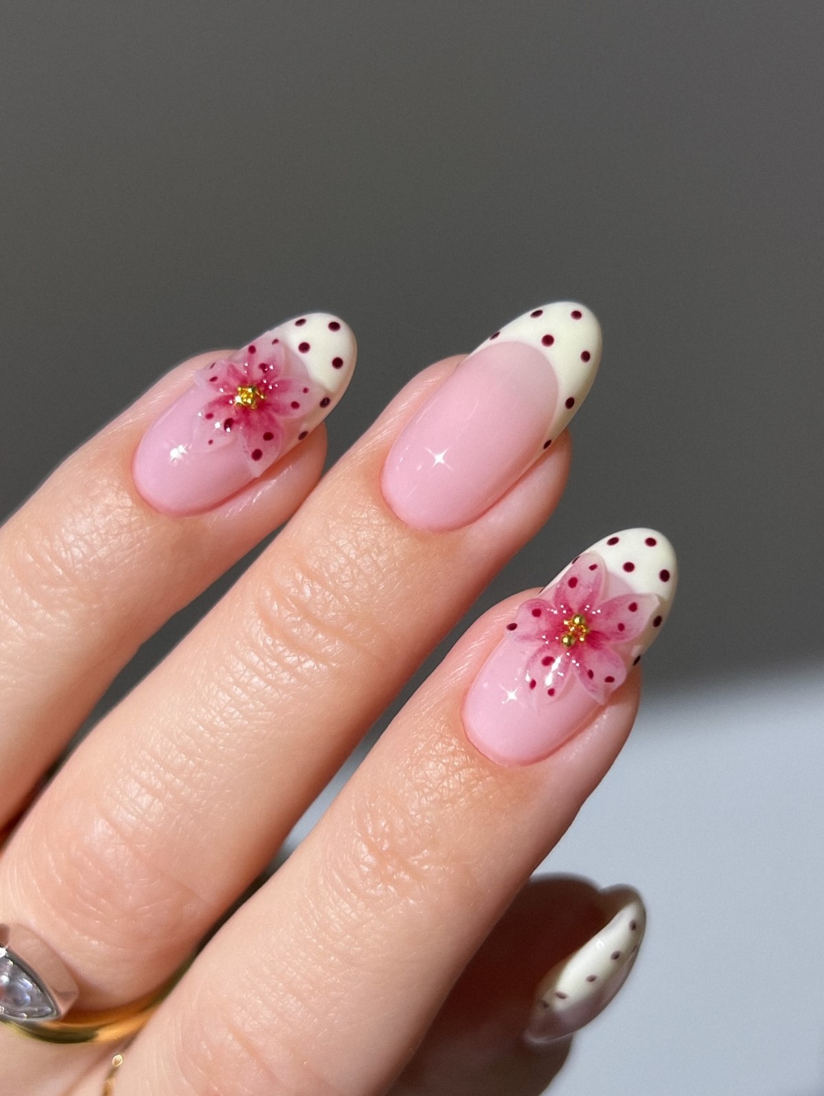 Чому кольоровий френч знову стає модним манікюром