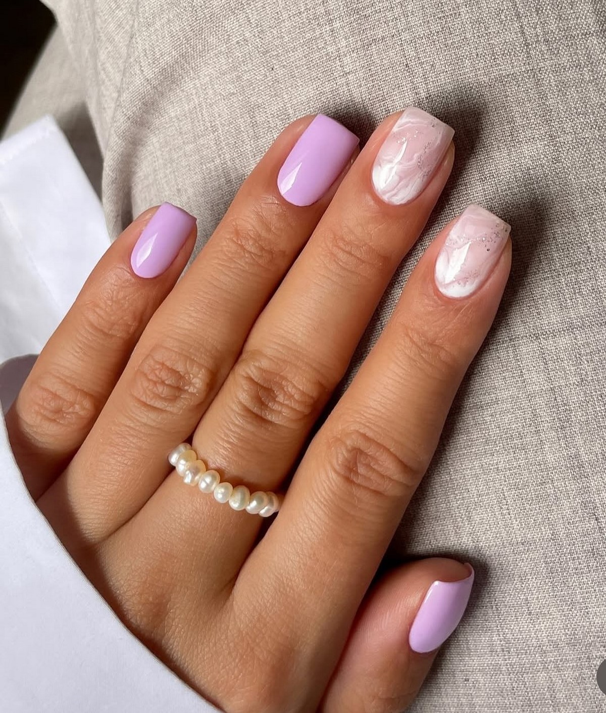 Глянцевий манікюр на коротких нігтях: секрет витонченої елегантності