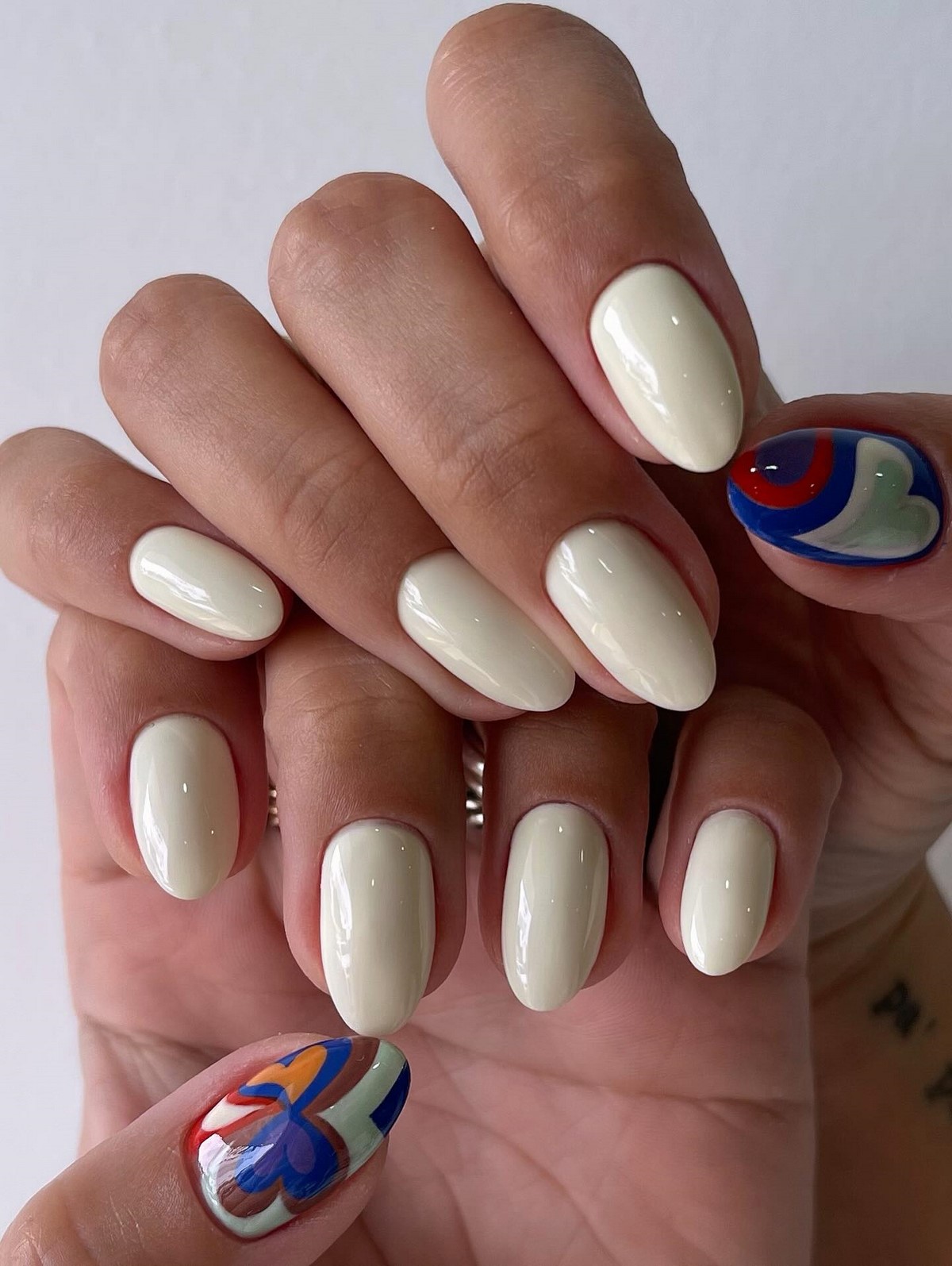 Манікюр квітня 2026: відтінок, який вже шукають усі