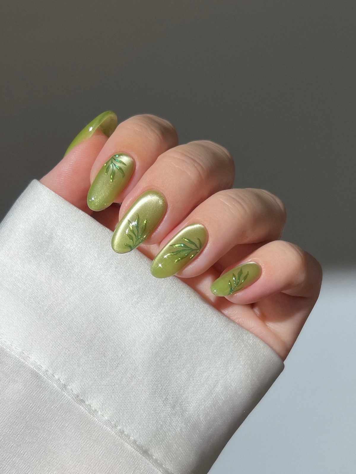 Манікюр квітня 2026: відтінок, який вже шукають усі