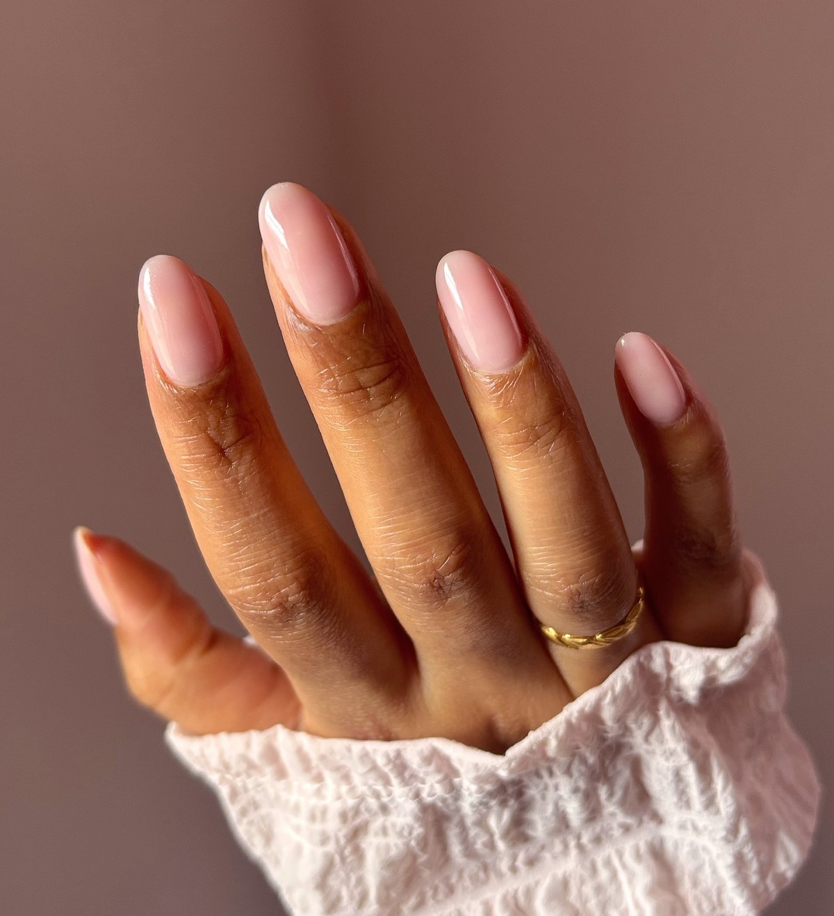 Манікюр квітня 2026: відтінок, який вже шукають усі