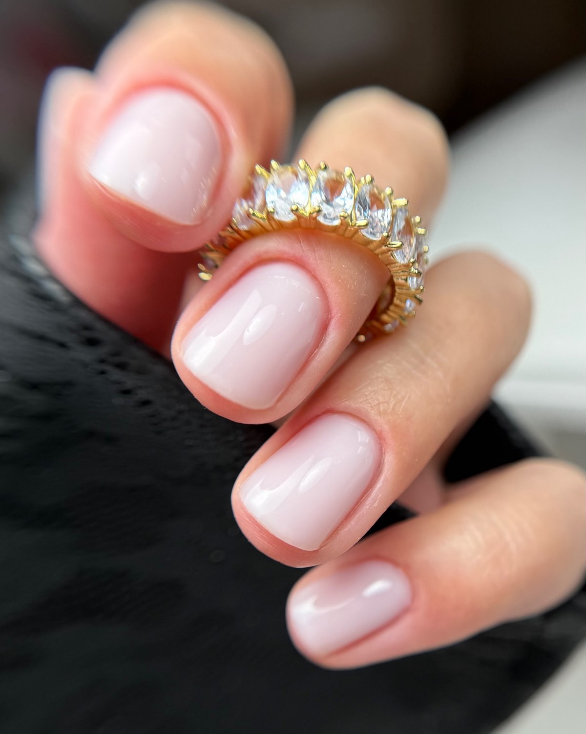 Манікюр квітня 2026: відтінок, який вже шукають усі