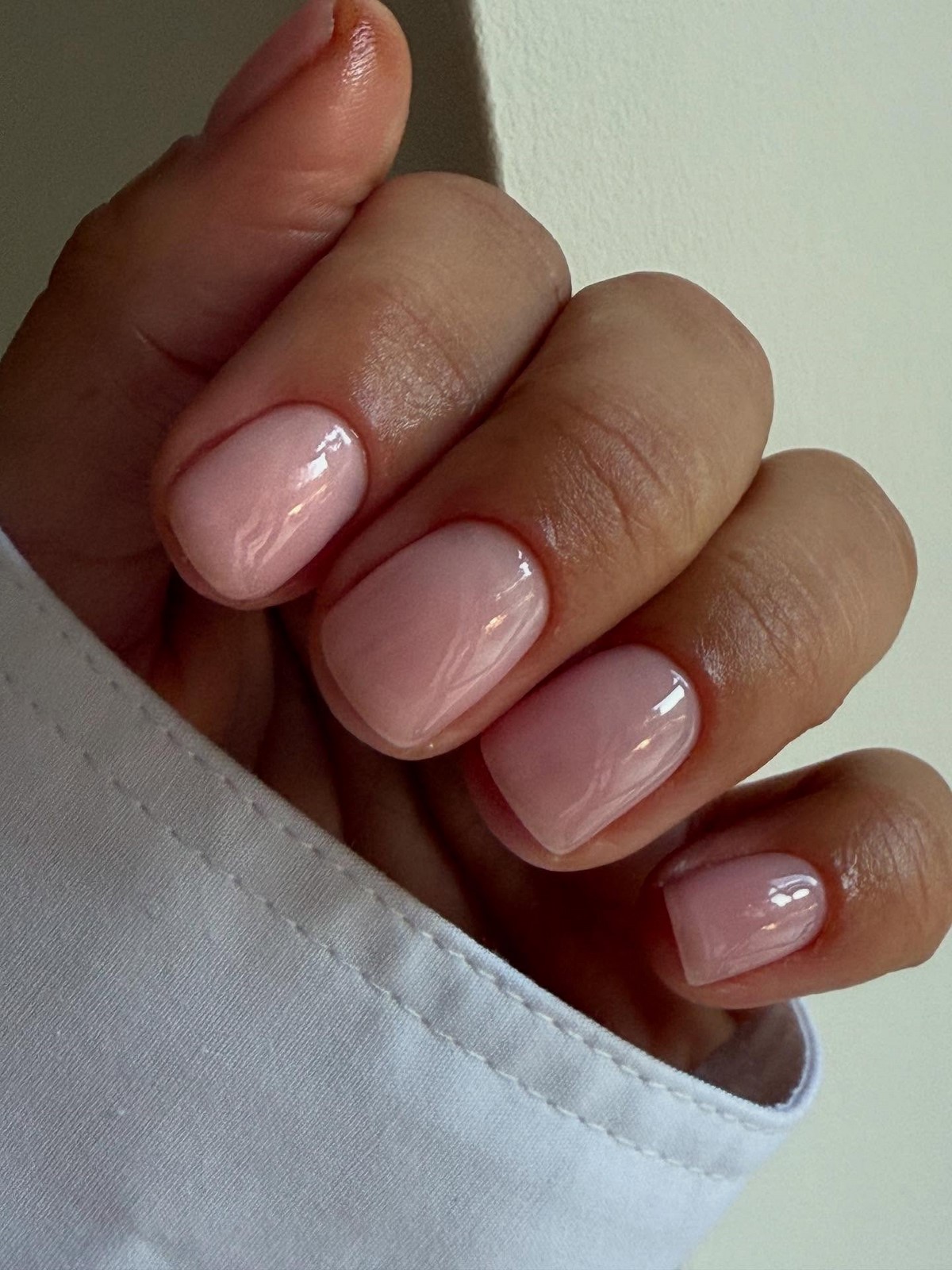 Манікюр квітня 2026: відтінок, який вже шукають усі