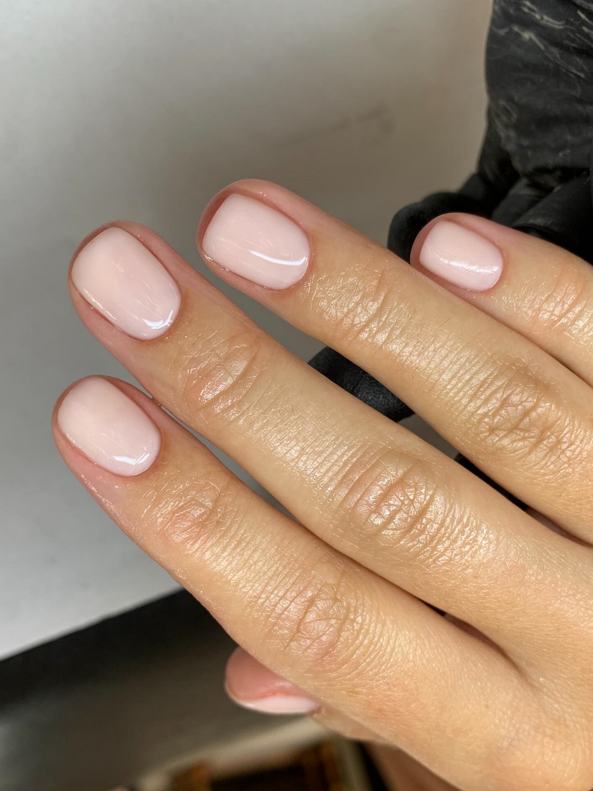 Манікюр квітня 2026: відтінок, який вже шукають усі