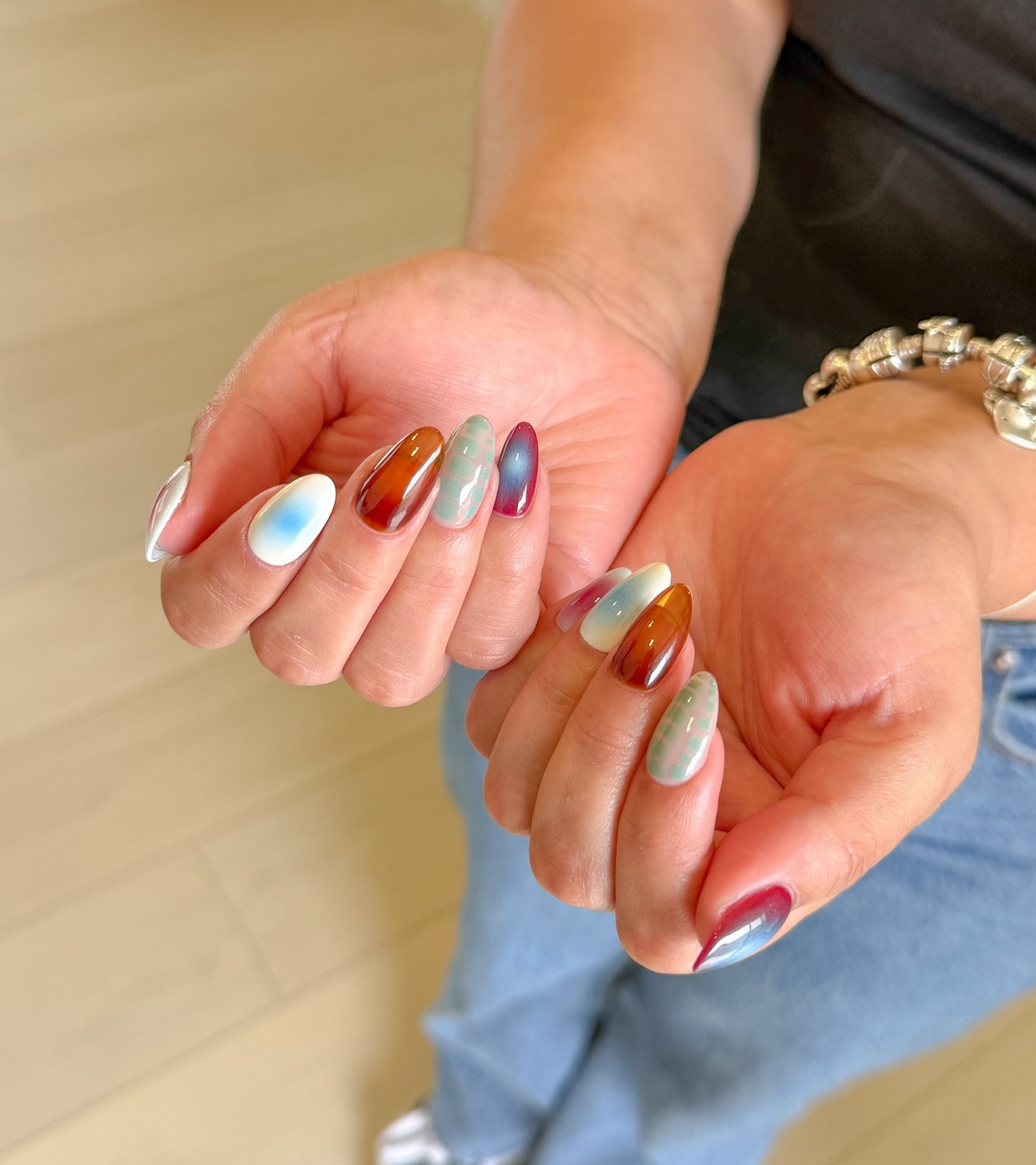 Чому манікюр з ефектом аури знову стає популярним