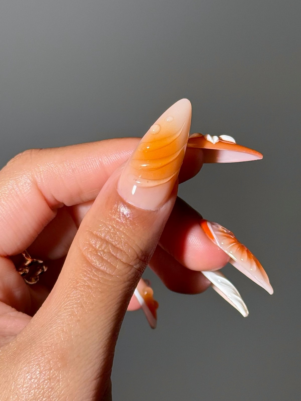 Чому манікюр з ефектом аури знову стає популярним