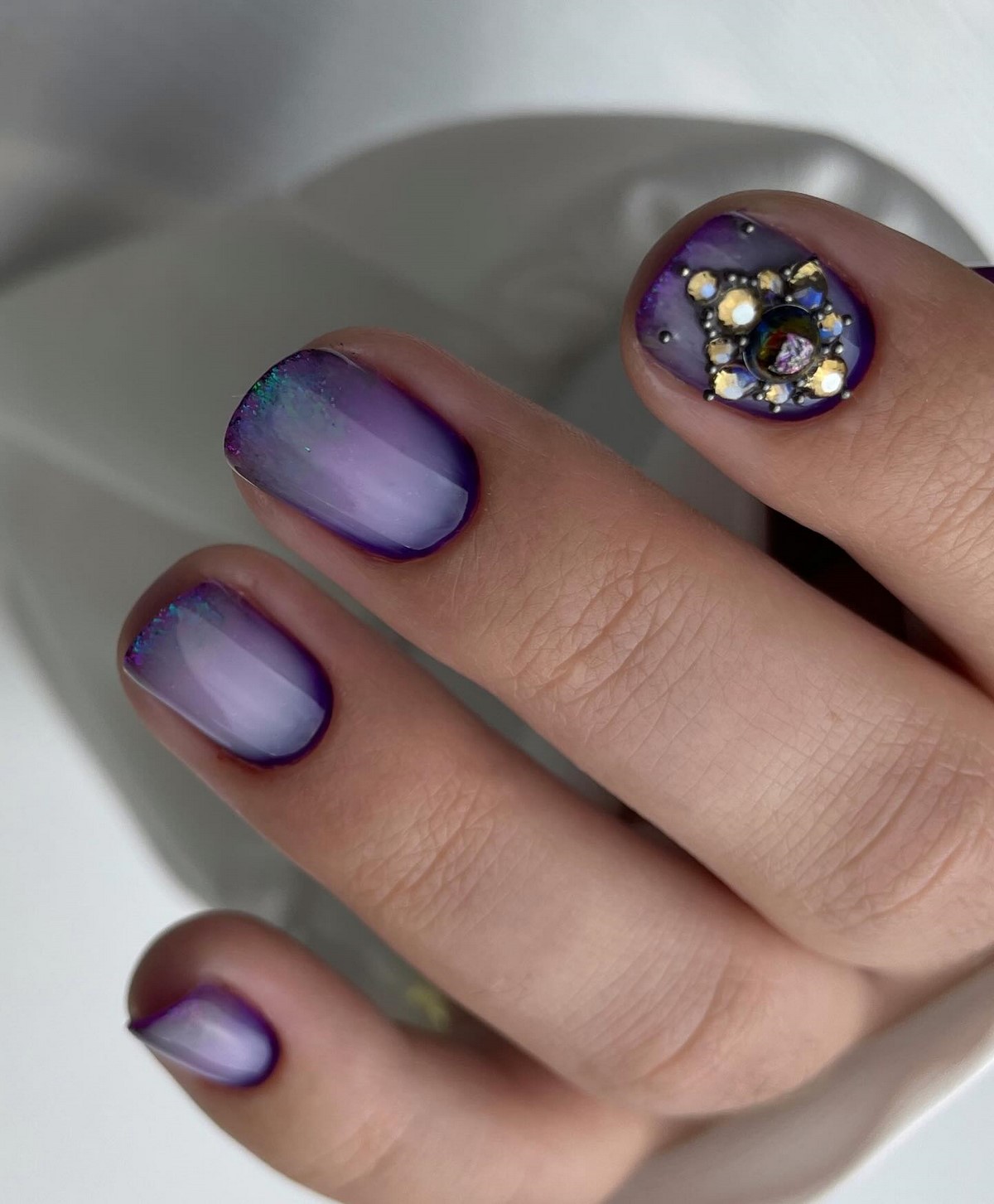 Чому манікюр з ефектом аури знову стає популярним