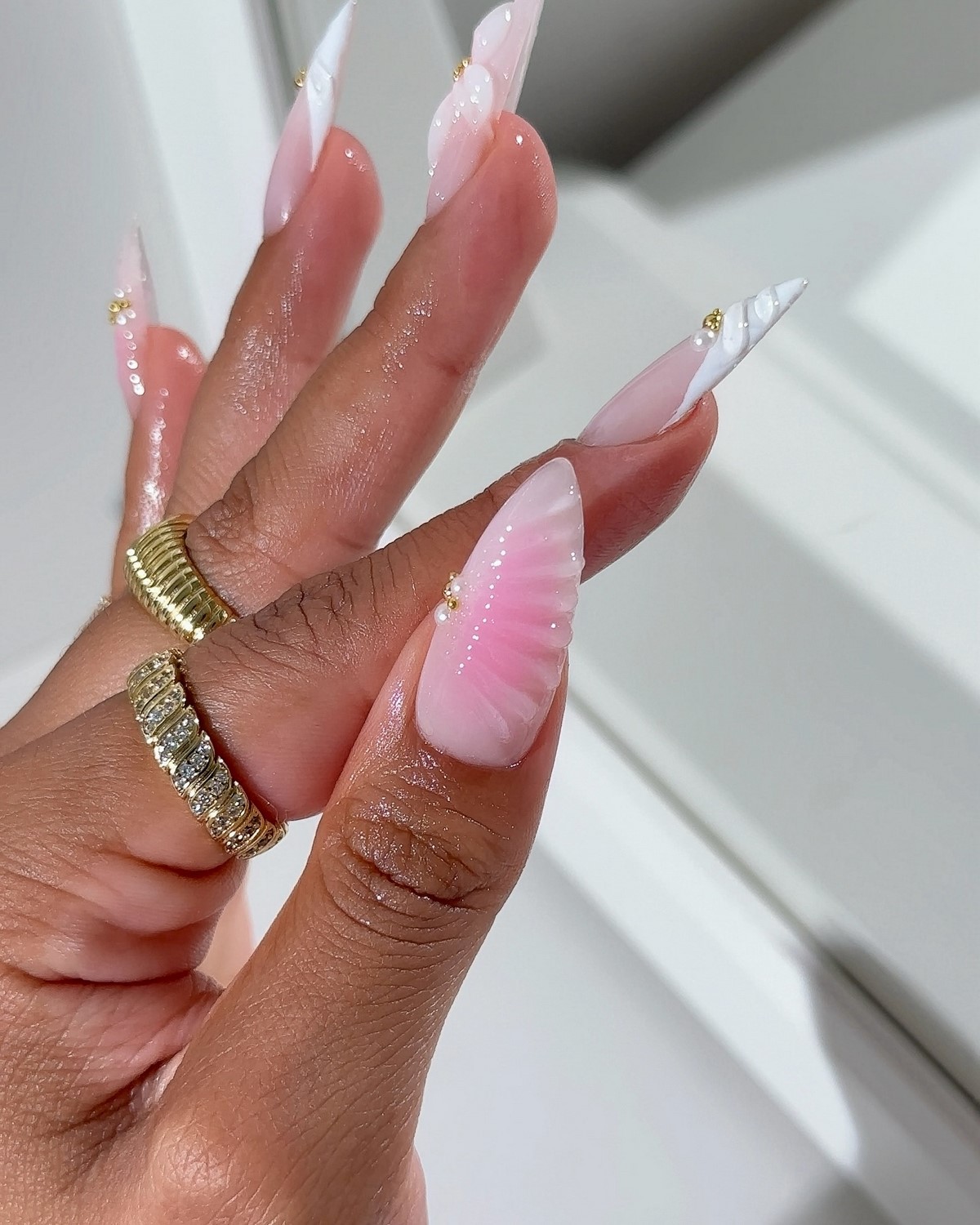 Чому манікюр з ефектом аури знову стає популярним