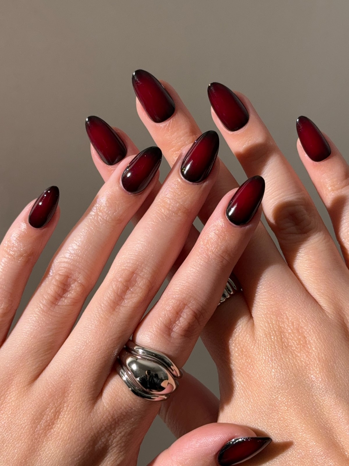 Цей манікюр одразу робить образ дорожчим: тренд, який працює безвідмовно