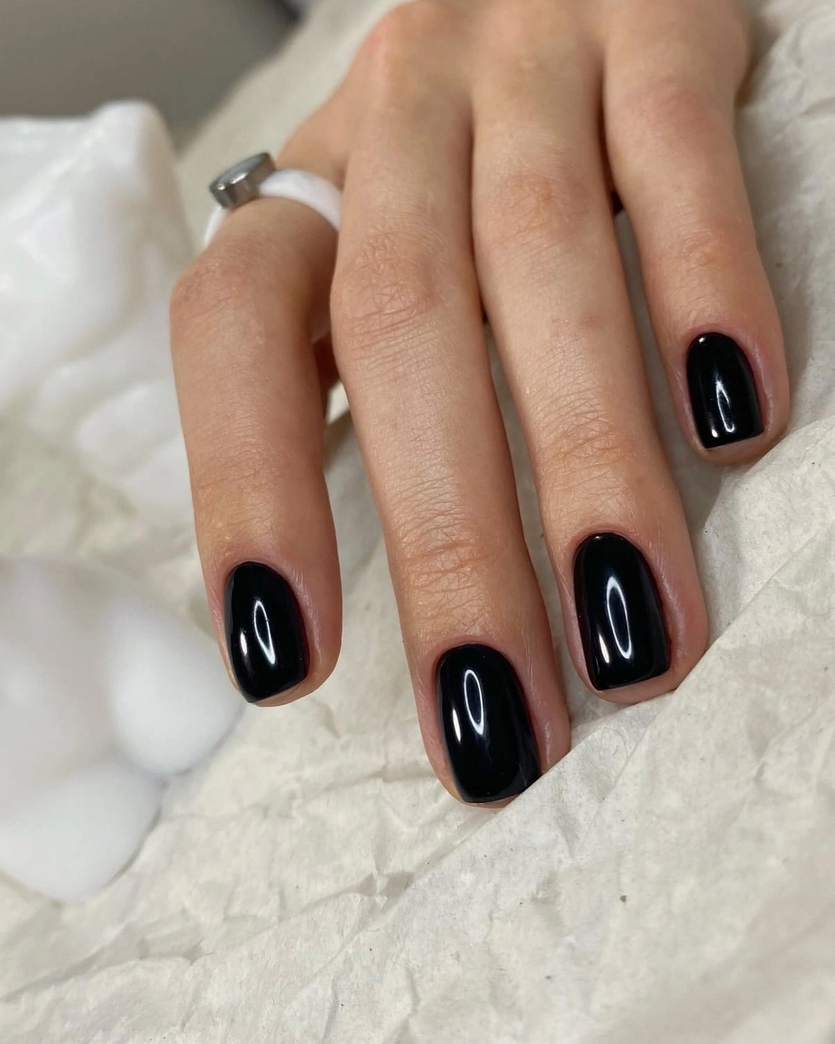 Цей манікюр одразу робить образ дорожчим: тренд, який працює безвідмовно