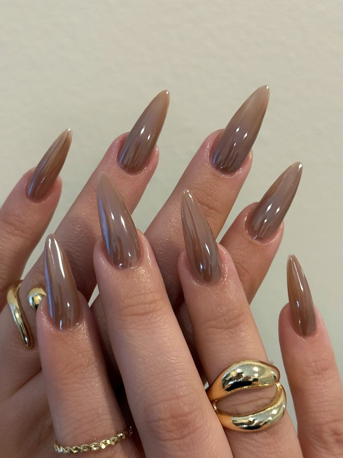 Цей манікюр одразу робить образ дорожчим: тренд, який працює безвідмовно