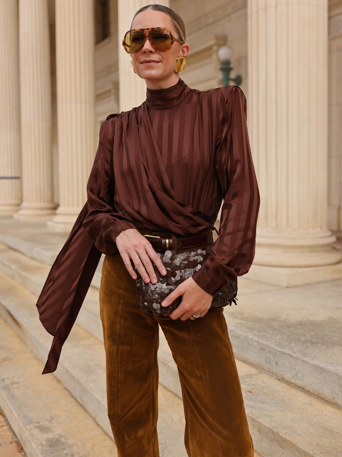 Весняні кольори одягу, які виглядають розкішніше за чорний