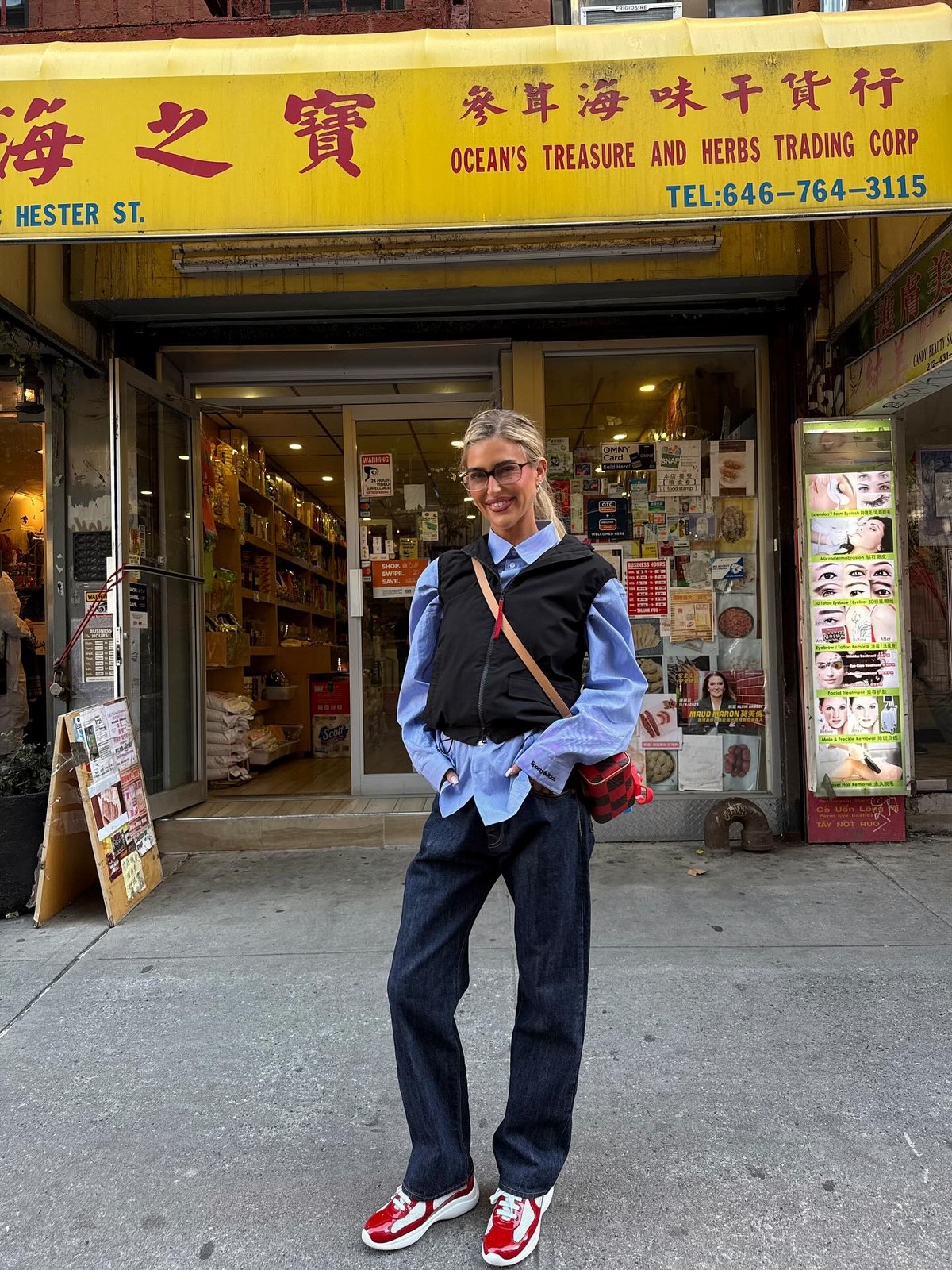 Весняні кольори одягу, які виглядають розкішніше за чорний