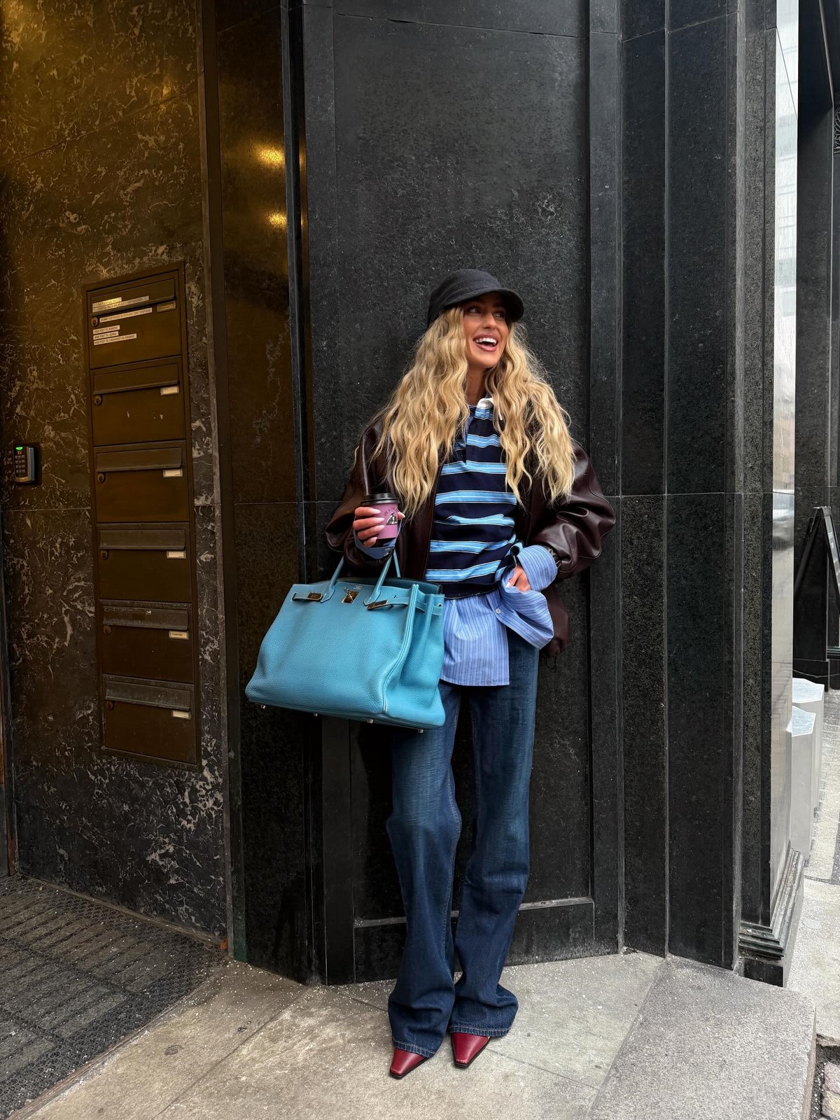 Весняні кольори одягу, які виглядають розкішніше за чорний