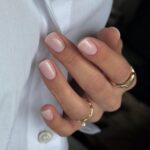 Манікюр без щільного покриття: легкий вигляд нігтів
