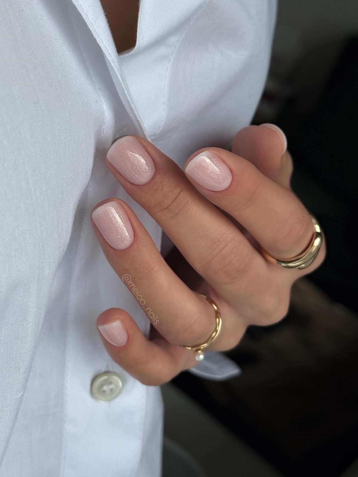 Манікюр без щільного покриття: легкий вигляд нігтів