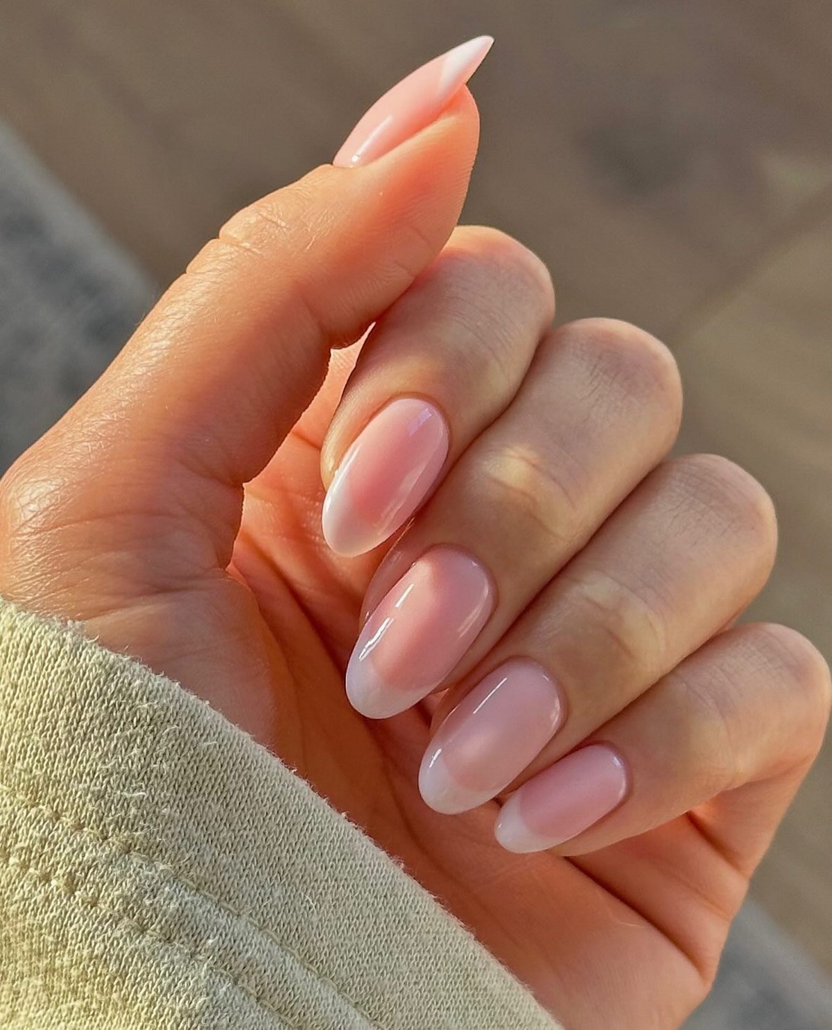 Манікюр, який виглядає як доглянуті нігті — чистий ефект без покриття