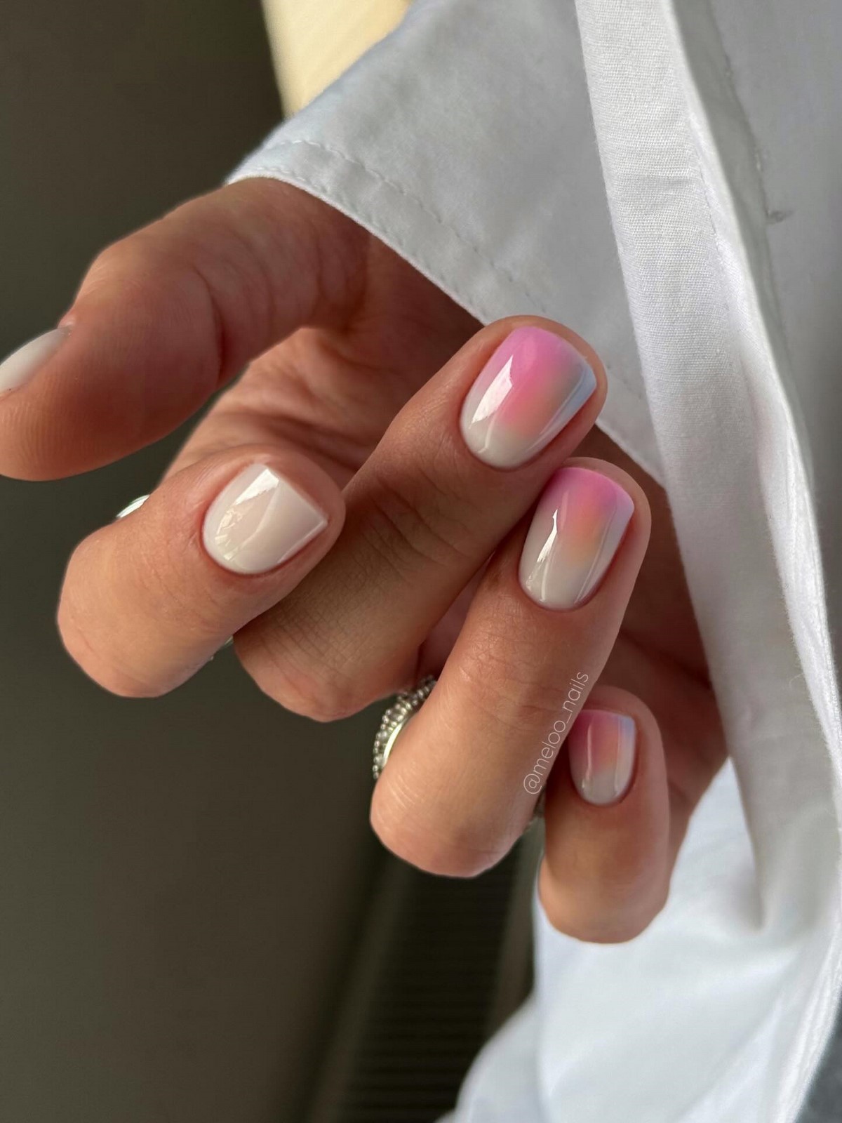 Акварельний манікюр 2026: м’які переходи і прозорий ефект