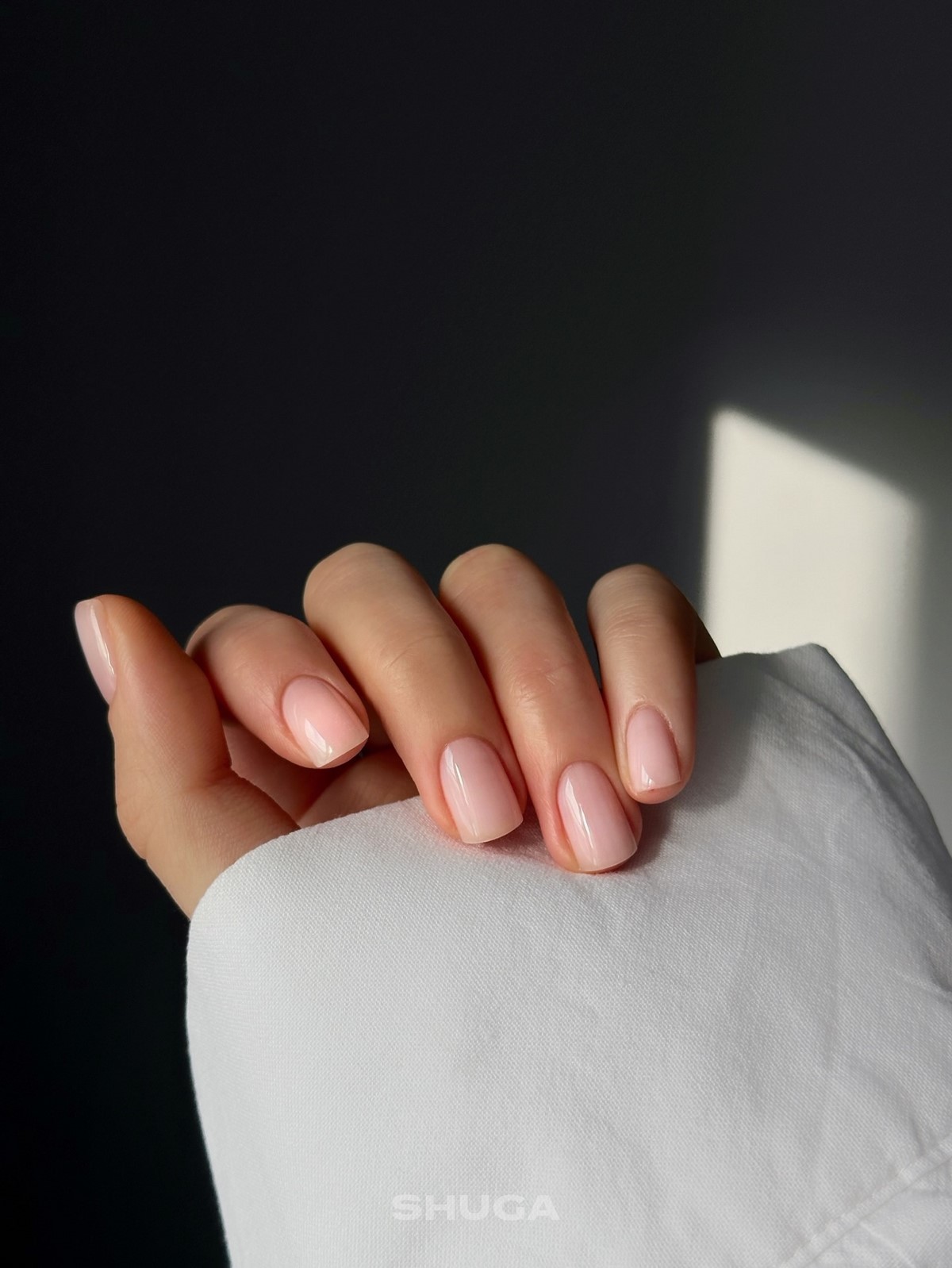 Манікюр, який виглядає як доглянуті нігті — чистий ефект без покриття