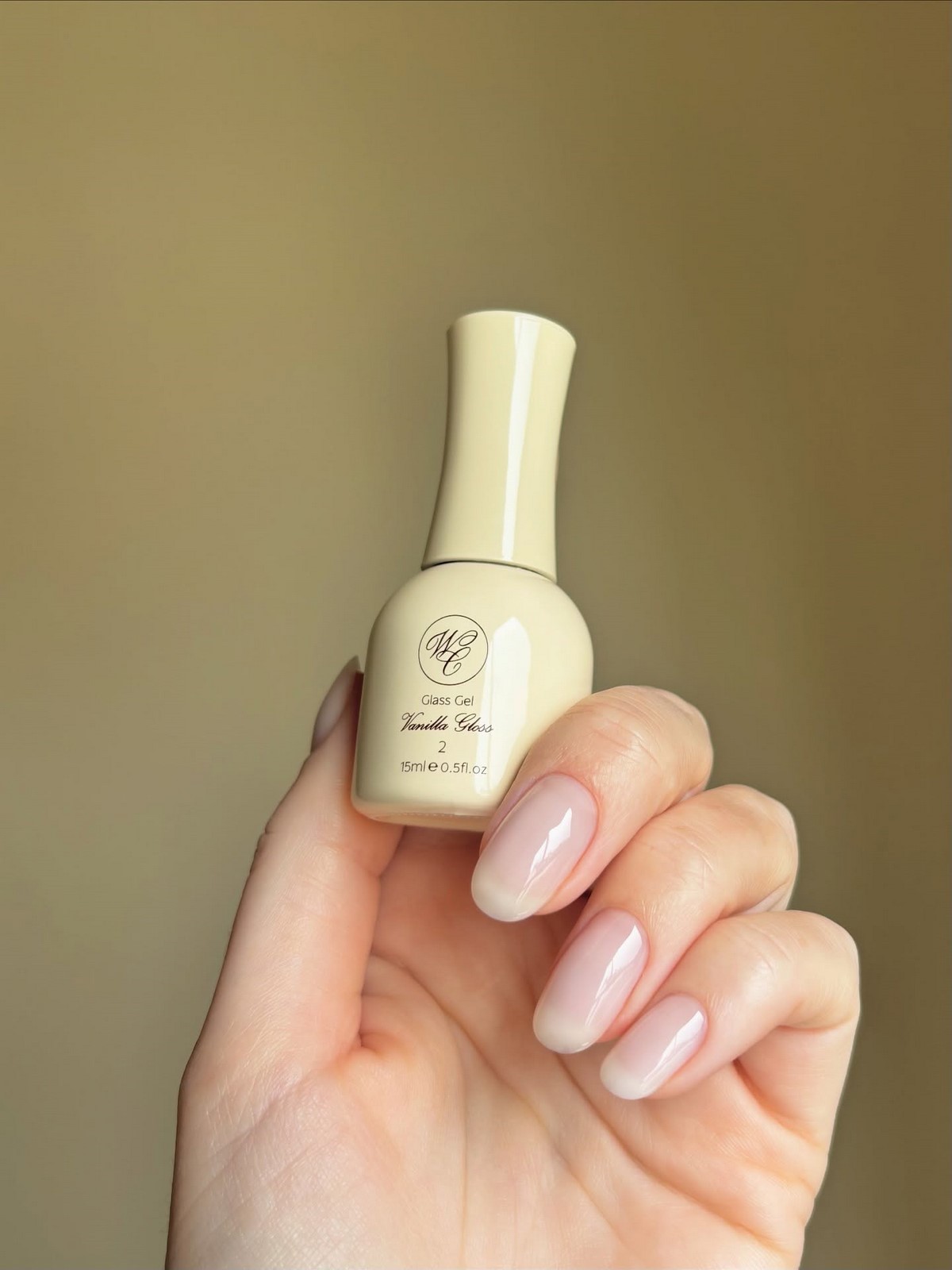 Манікюр, який виглядає як натуральні нігті — ефект без помітного покриття