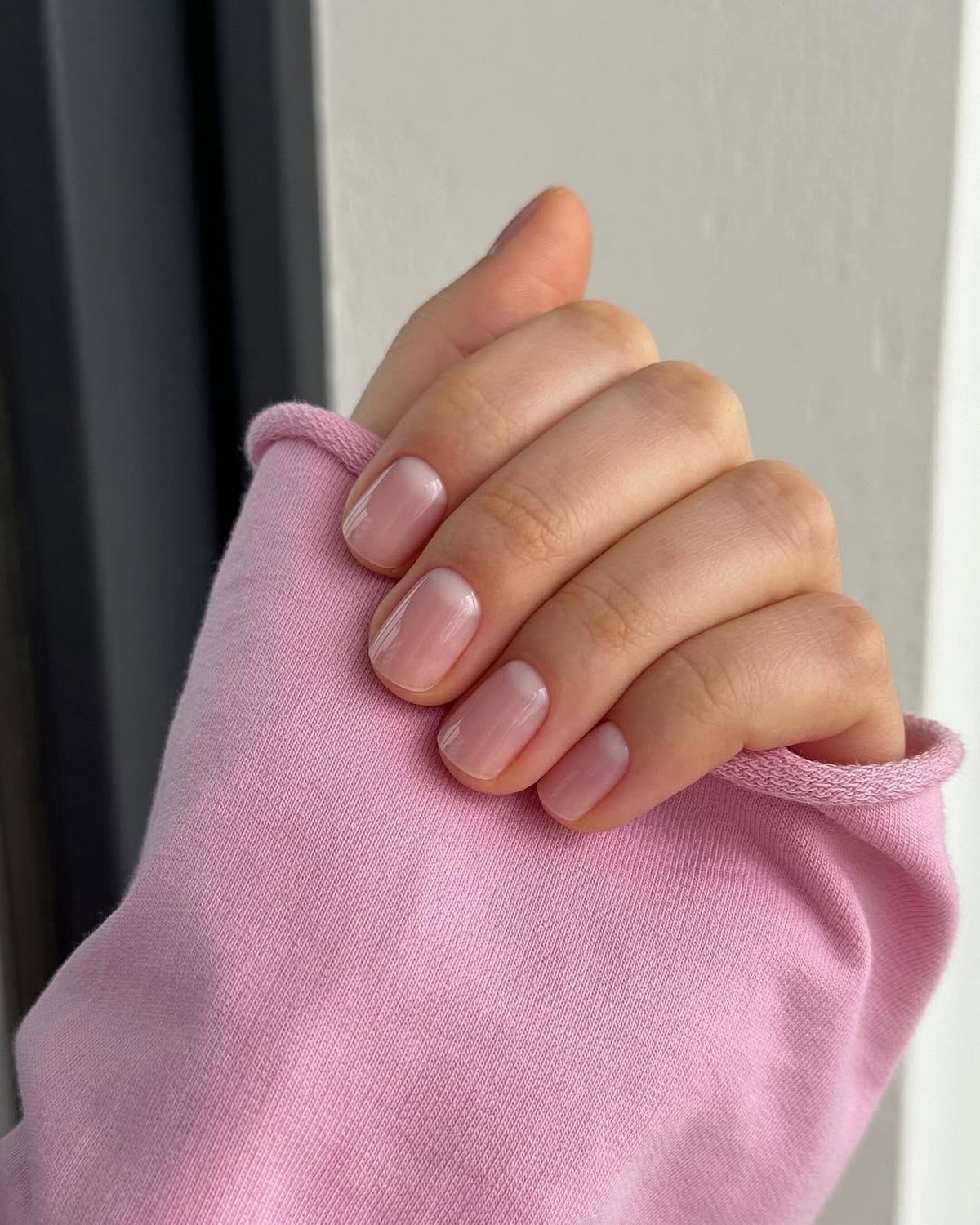 Манікюр, який виглядає як натуральні нігті — ефект без помітного покриття