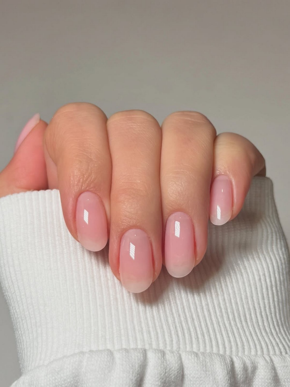 Манікюр без дизайну — чистий вигляд нігтів без перевантаження