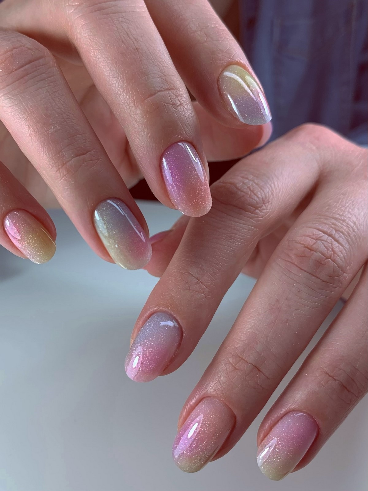 Акварельний манікюр 2026: м’які переходи і прозорий ефект