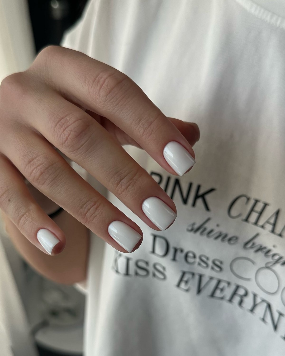 Манікюр без дизайну — чистий вигляд нігтів без перевантаження