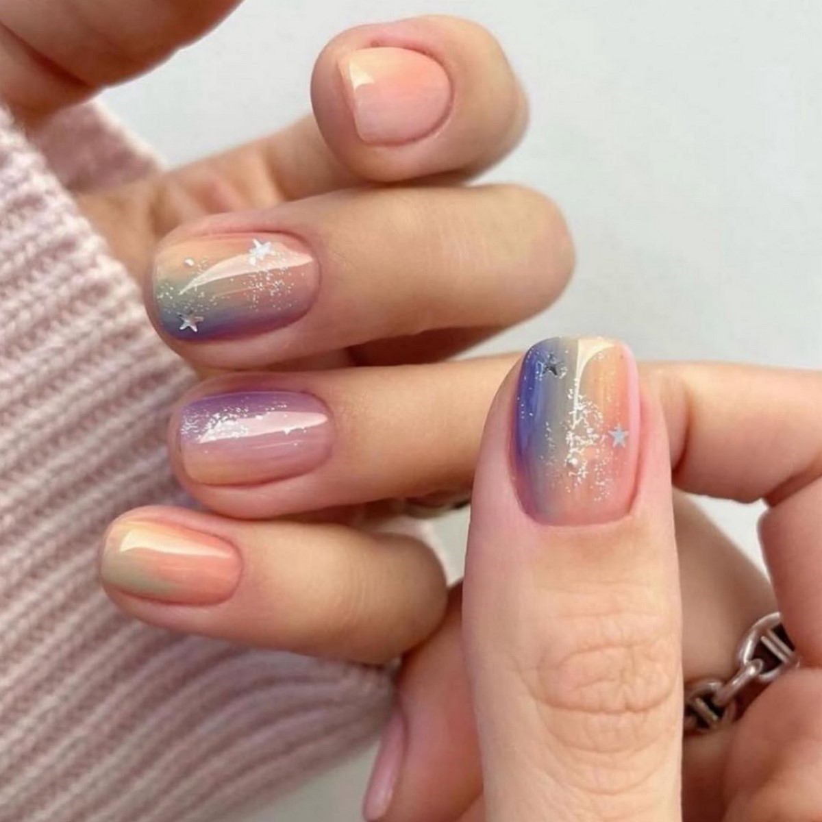 Акварельний манікюр 2026: м’які переходи і прозорий ефект