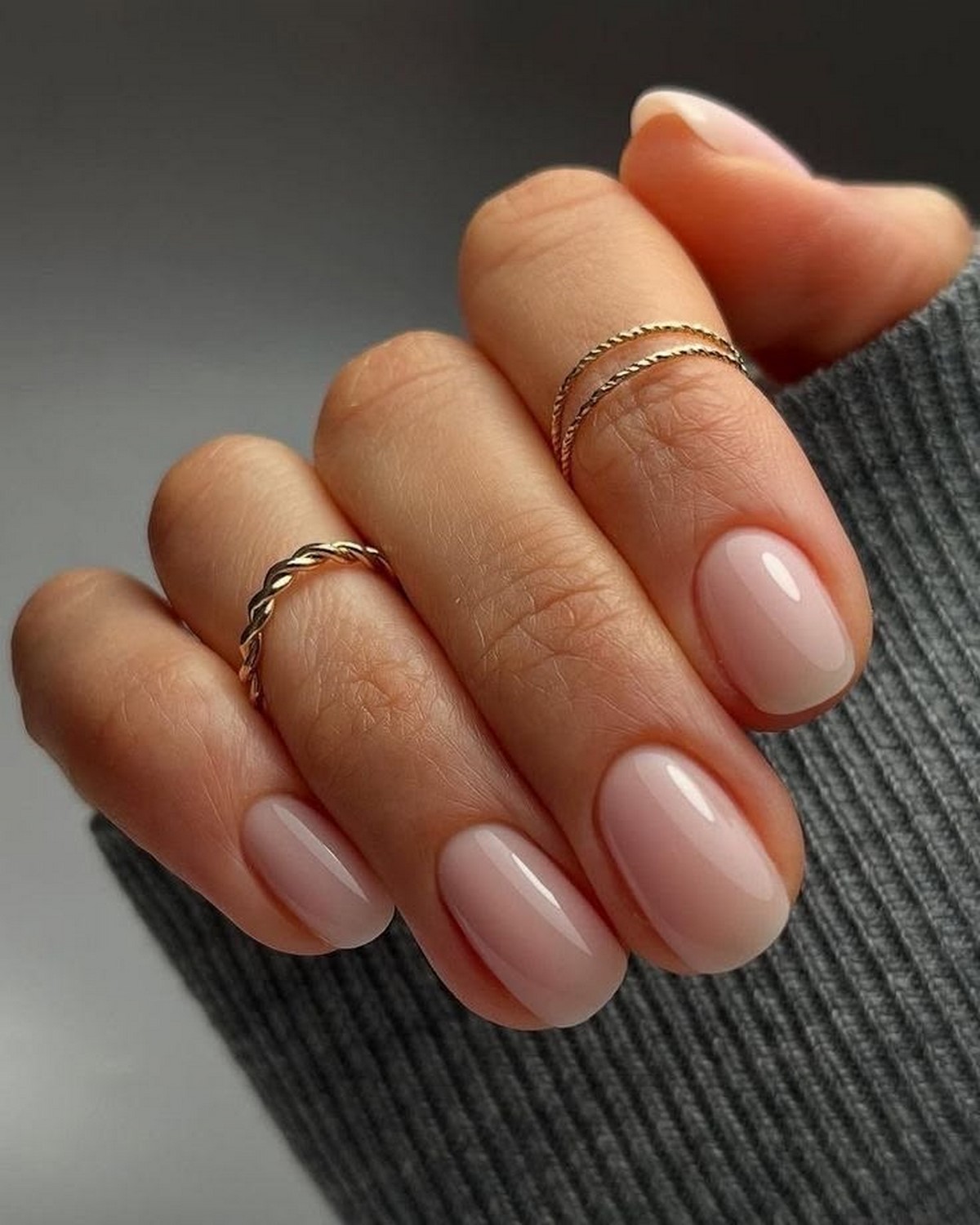 Манікюр без щільного покриття: легкий вигляд нігтів