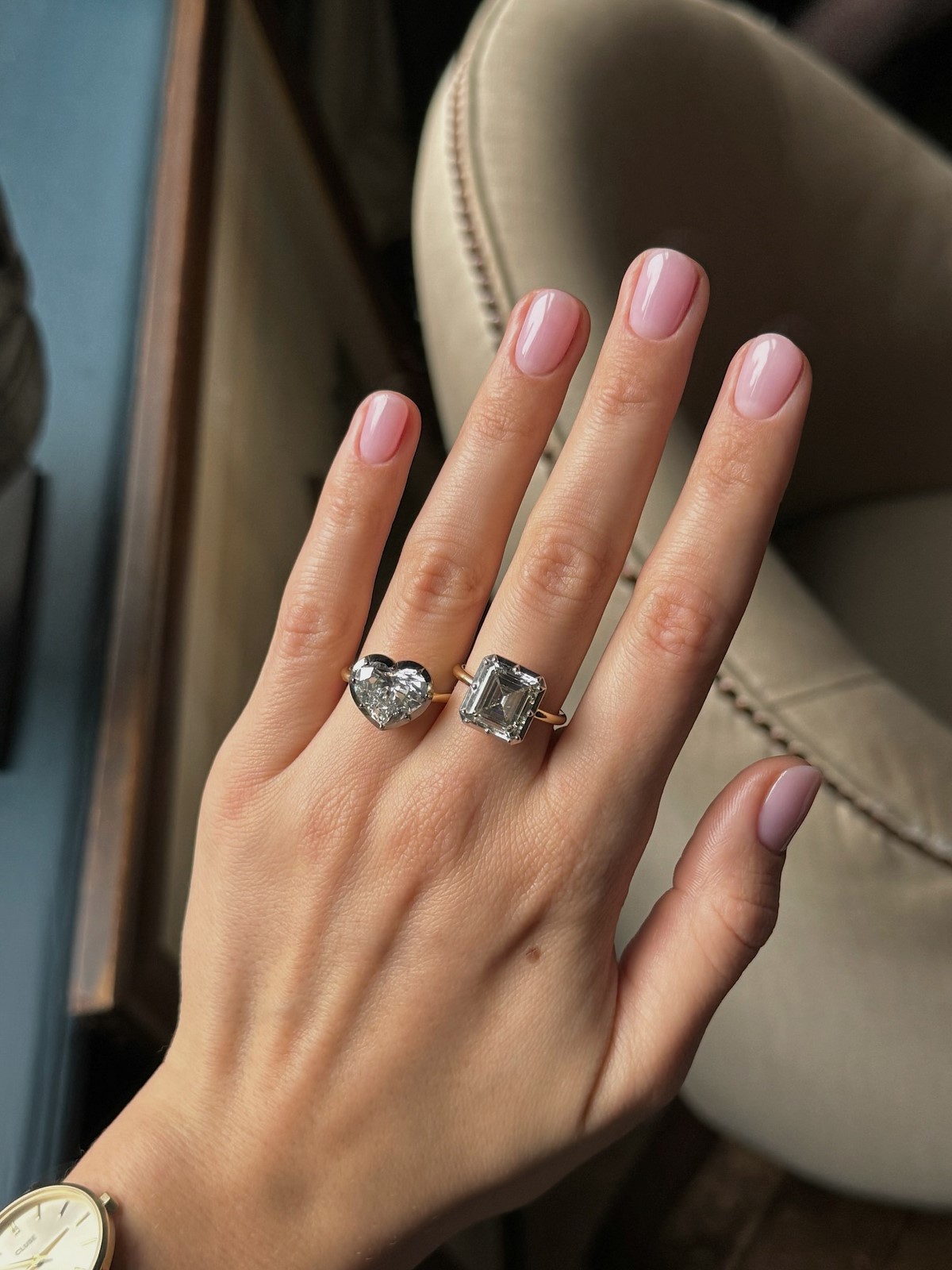 Манікюр, який виглядає як свої нігті — і його майже не видно