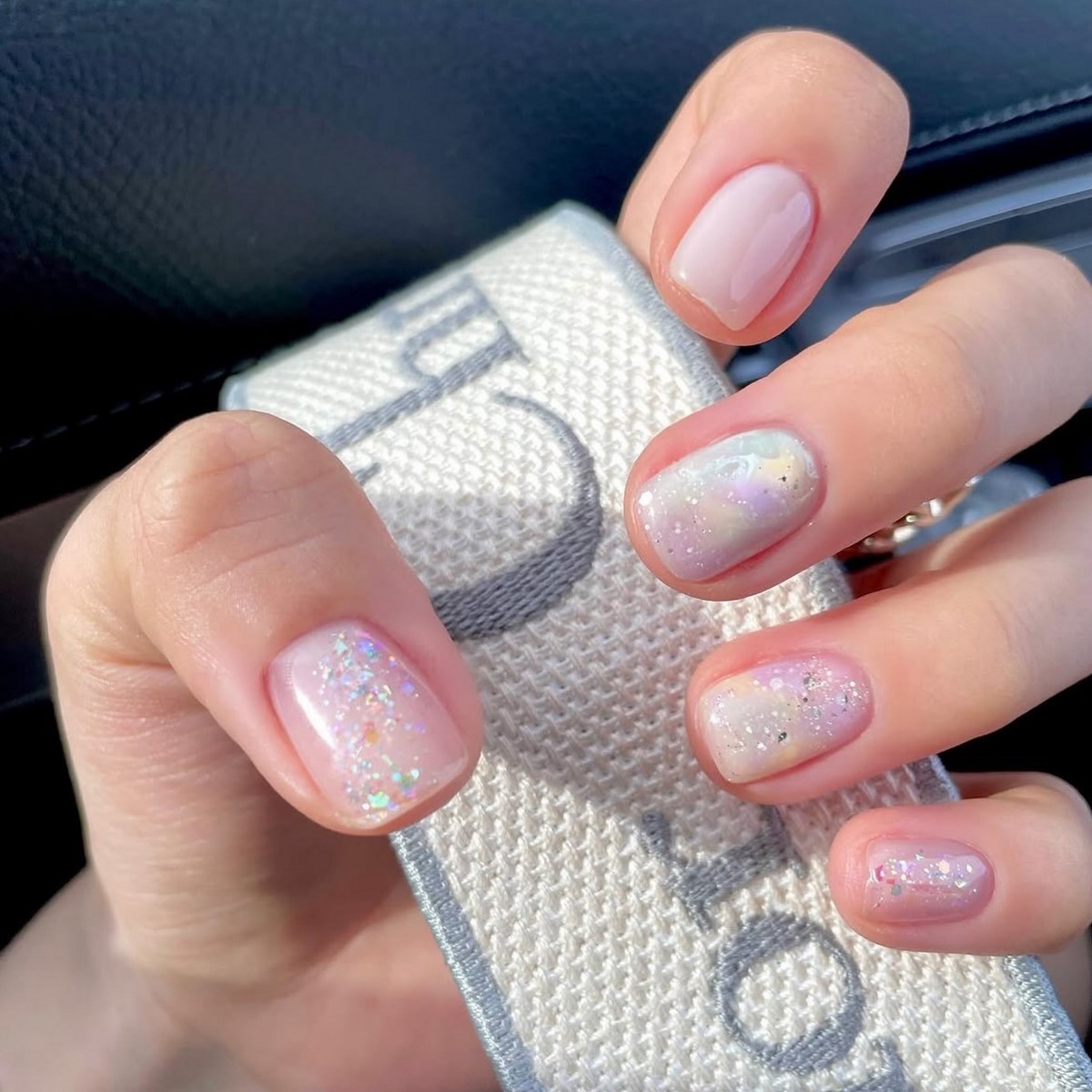 Акварельний манікюр 2026: м’які переходи і прозорий ефект