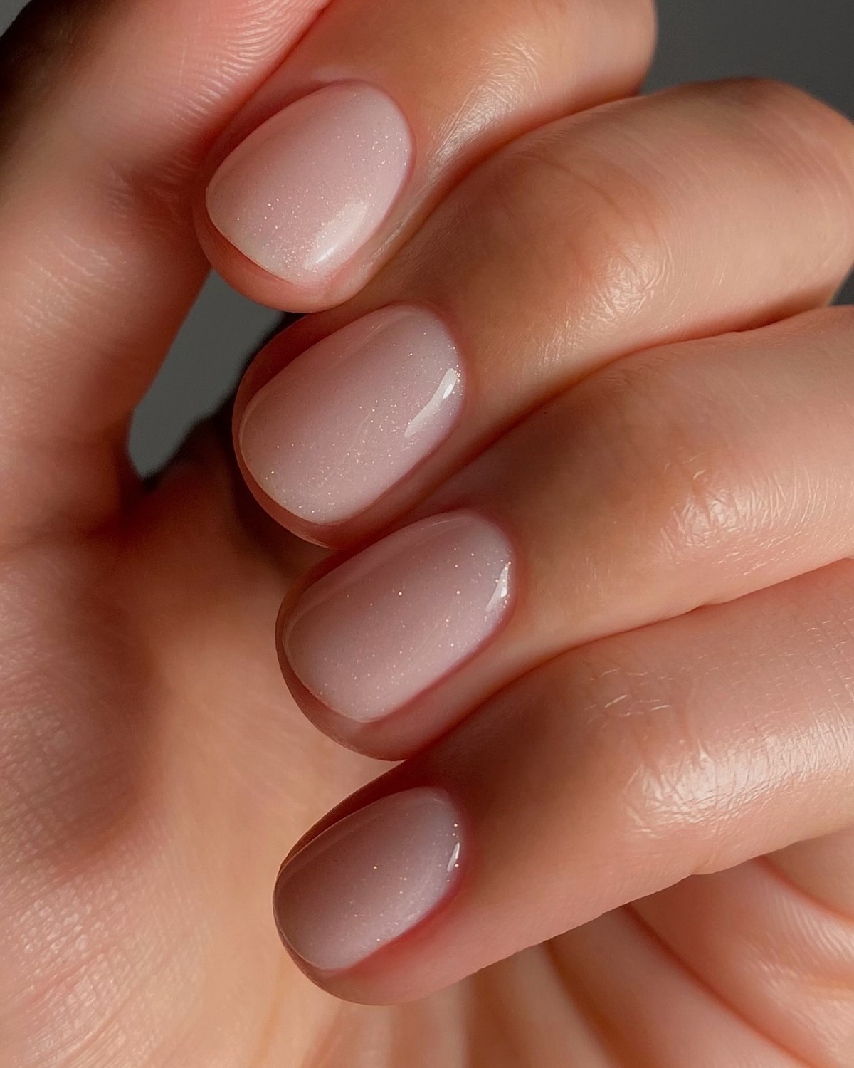 Манікюр, який виглядає як натуральні нігті — ефект без помітного покриття