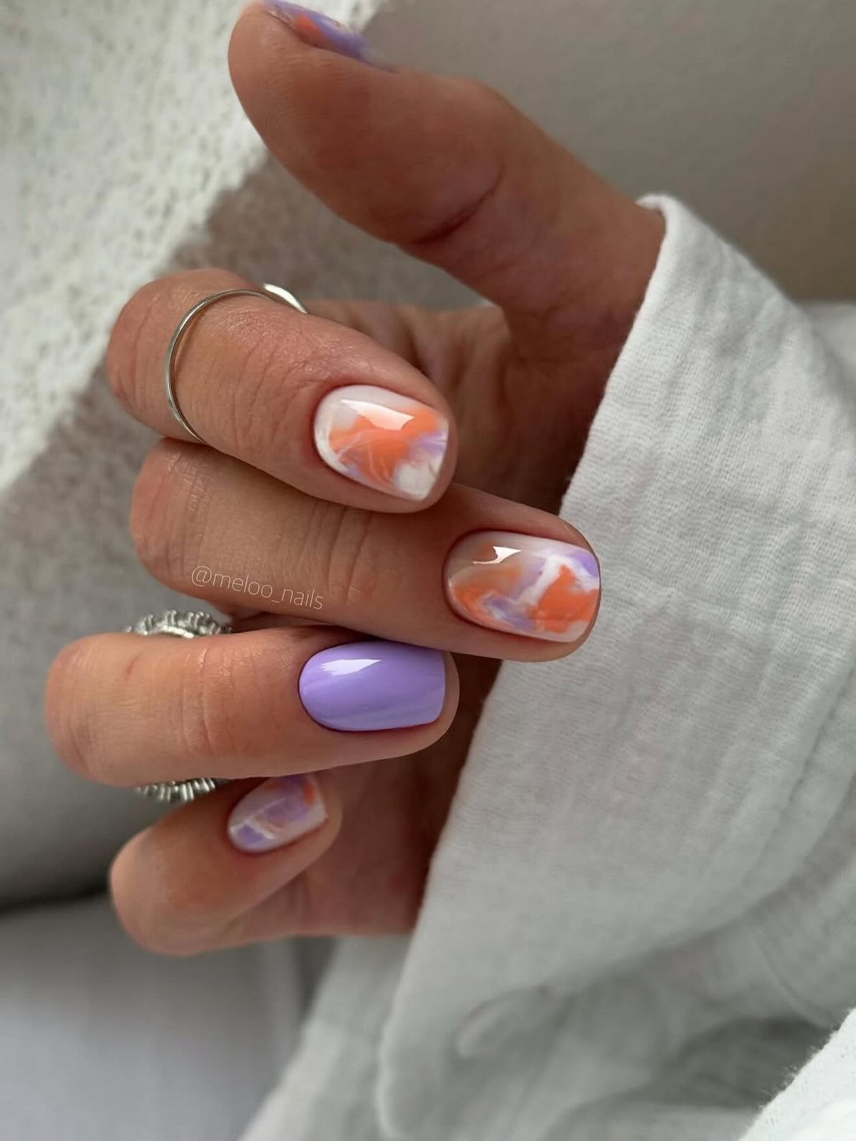 Акварельний манікюр 2026: м’які переходи і прозорий ефект