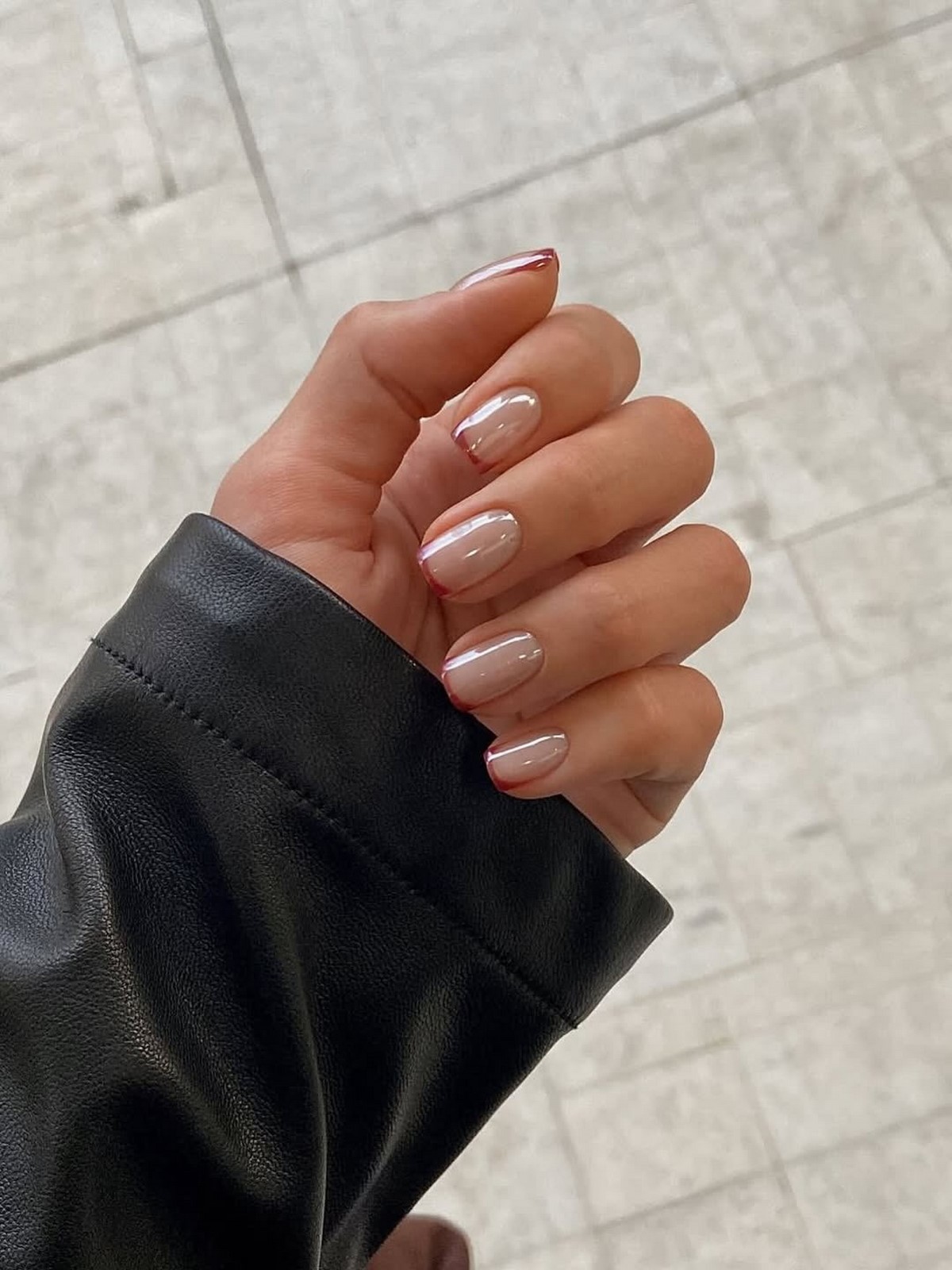 Манікюр квітня 2026: iced nails з холодним блиском