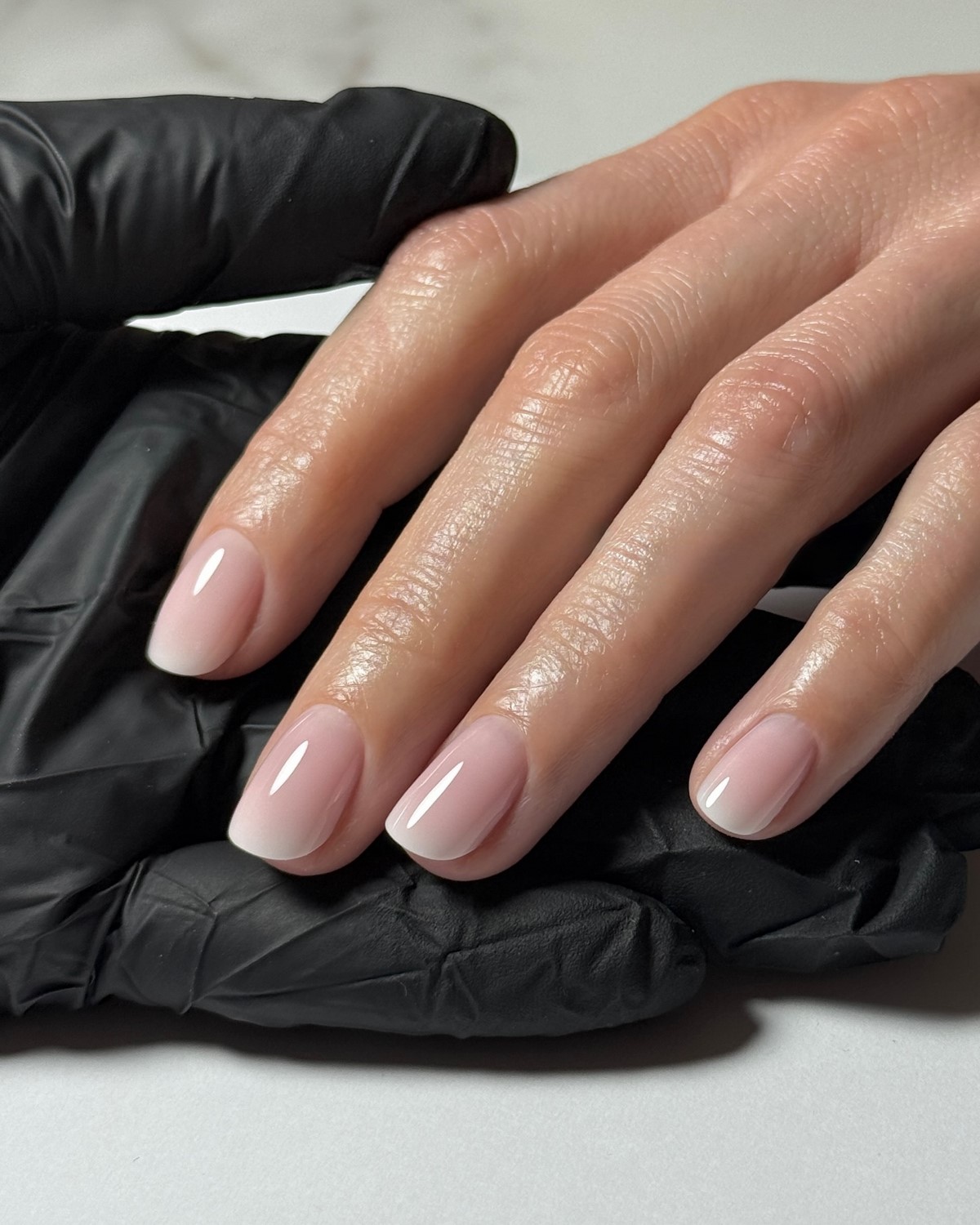 Манікюр без дизайну — чистий вигляд нігтів без перевантаження