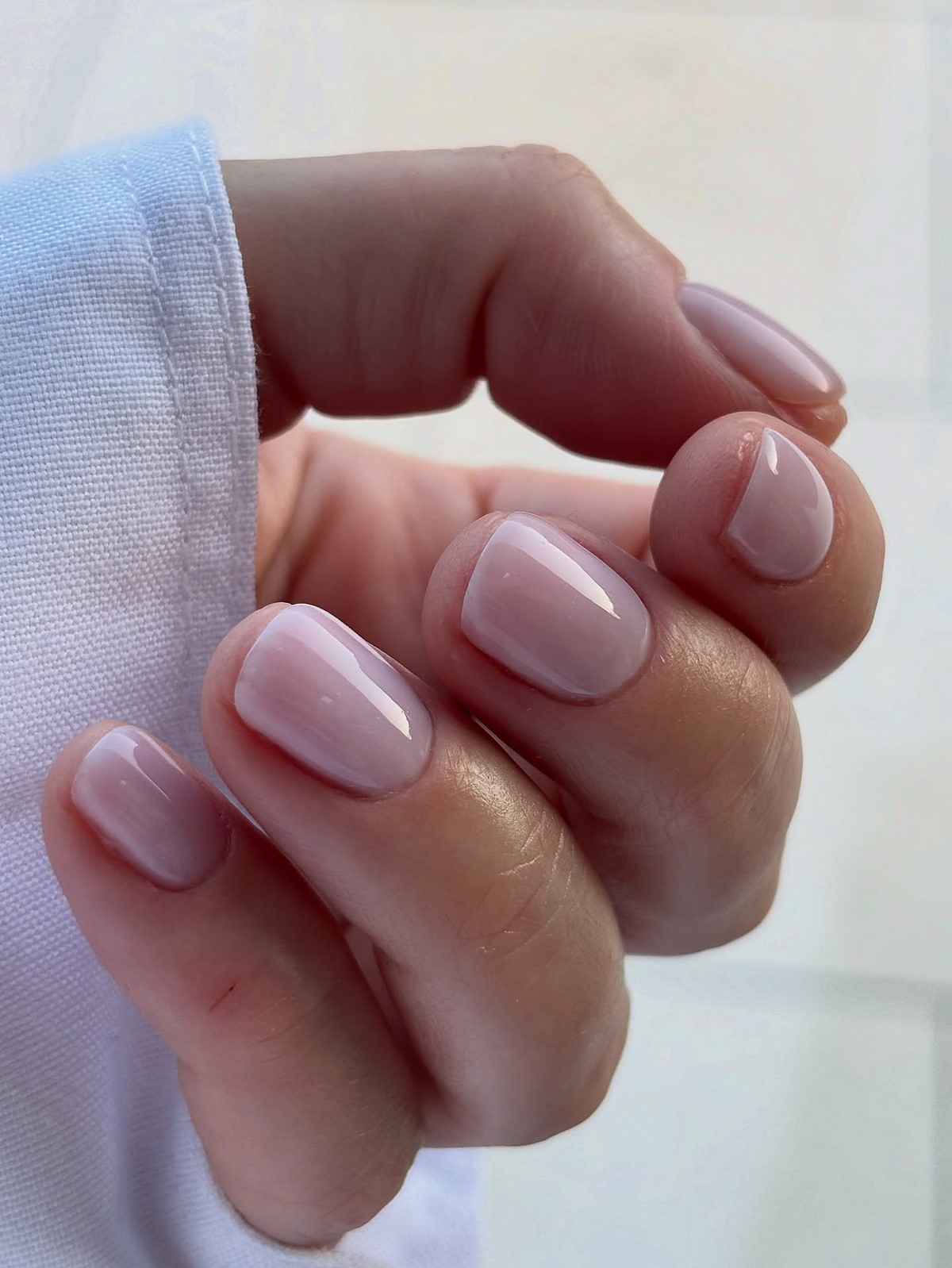 Манікюр без дизайну — чистий вигляд нігтів без перевантаження